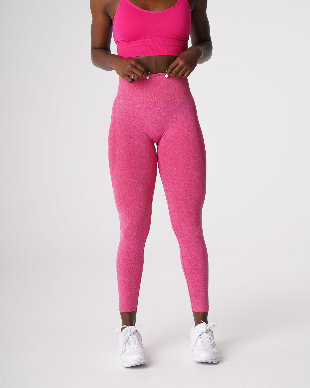 Women Fuchsia Contour Seamless Leggings - NVGTN