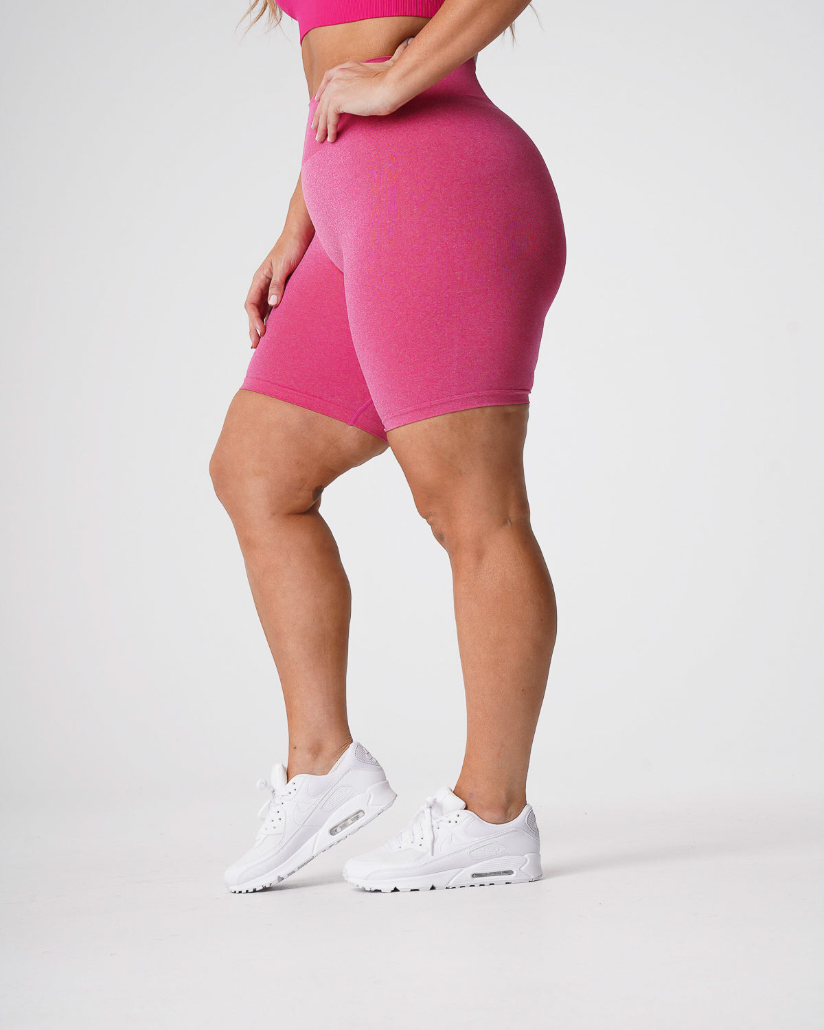 Women Fuchsia Pro Seamless Shorts - NVGTN
