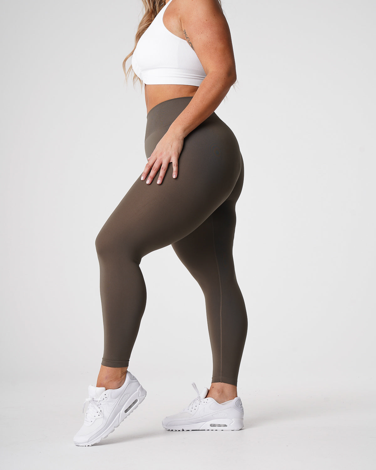 Women Olive Solid Seamless Leggings - NVGTN