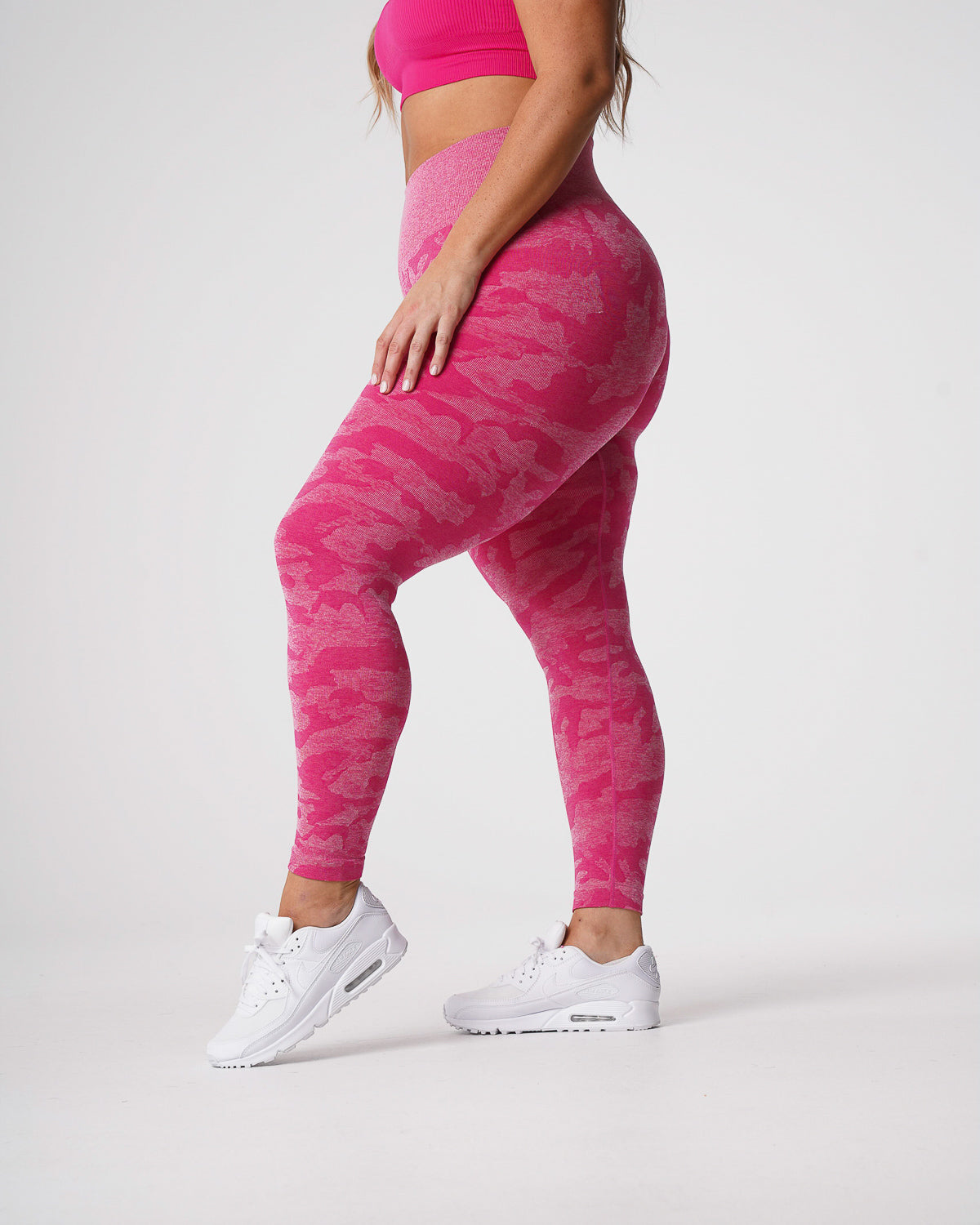 Women Fuchsia Camo Seamless Leggings - NVGTN
