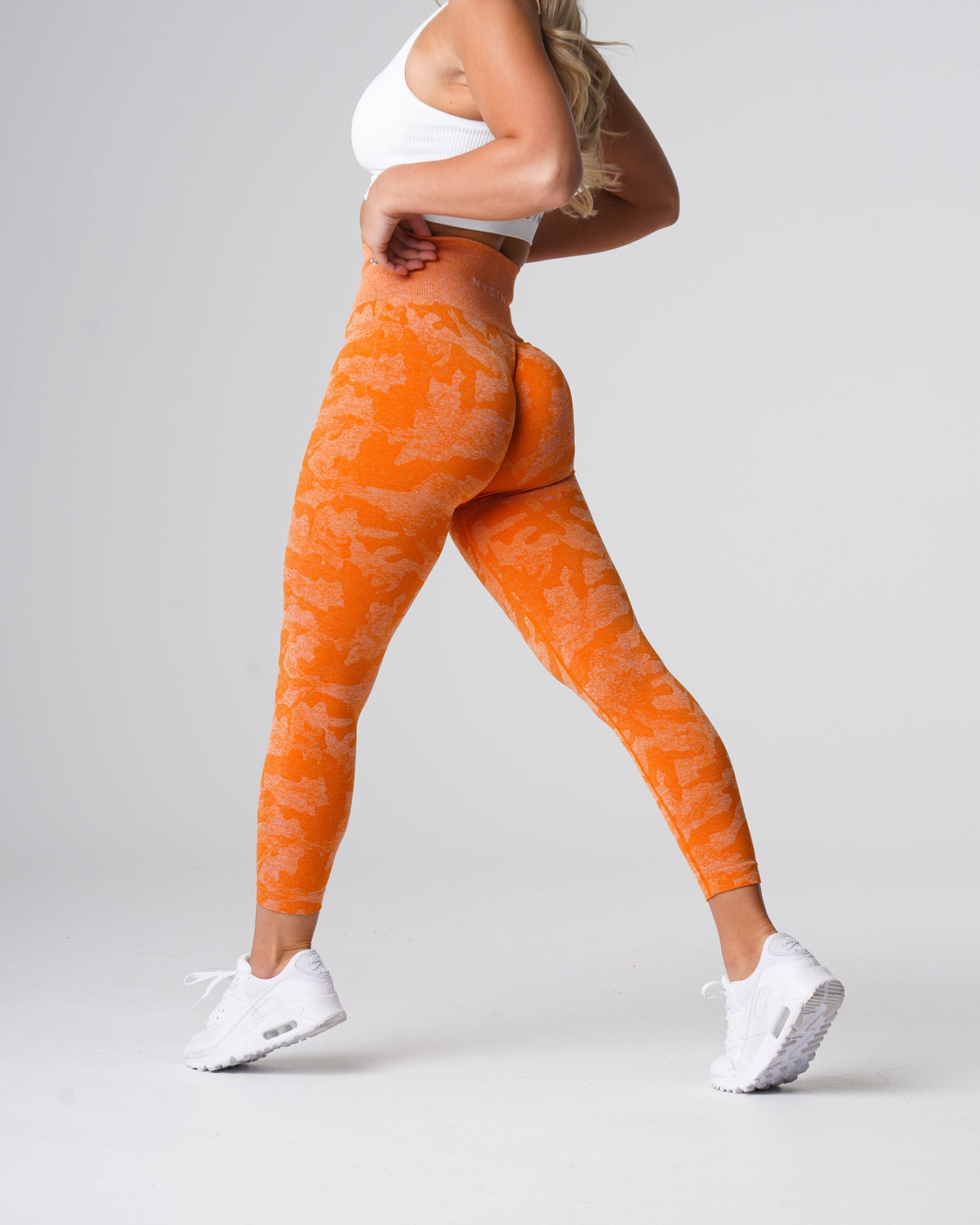Women Burnt Orange Camo Seamless Leggings - NVGTN
