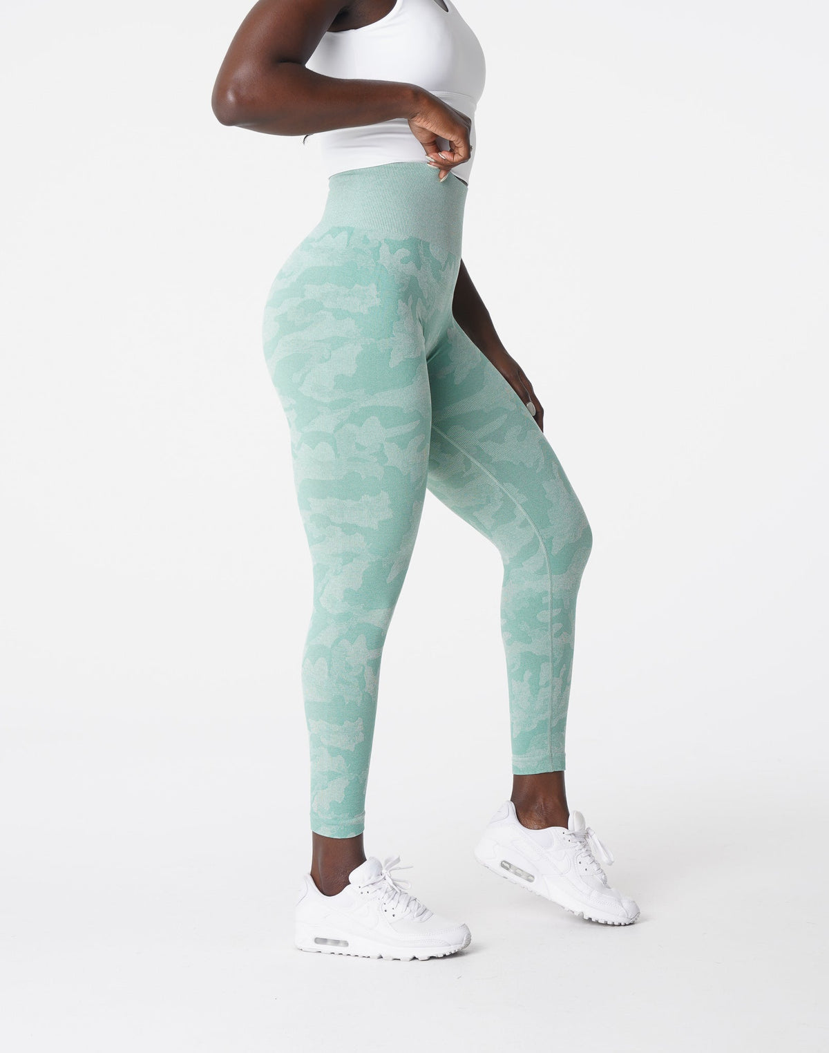 Women Sage Green Camo Seamless Leggings - NVGTN