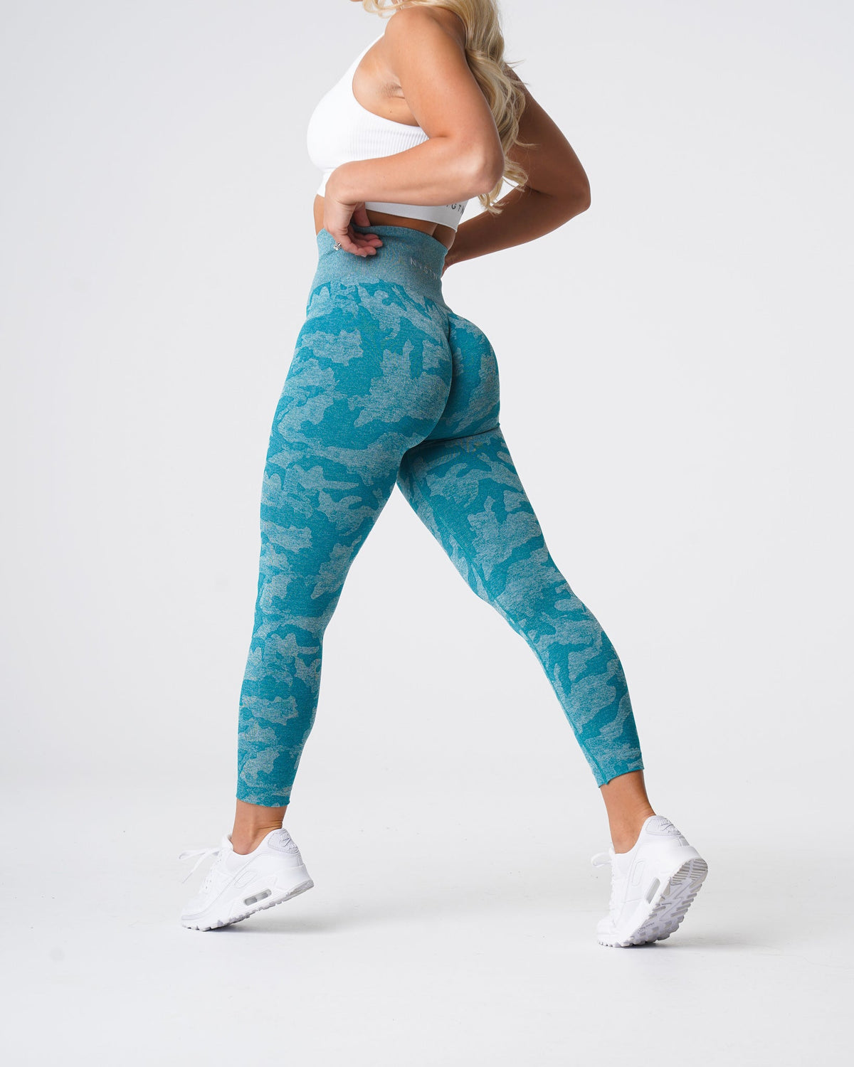 Women Teal Camo Seamless Leggings - NVGTN