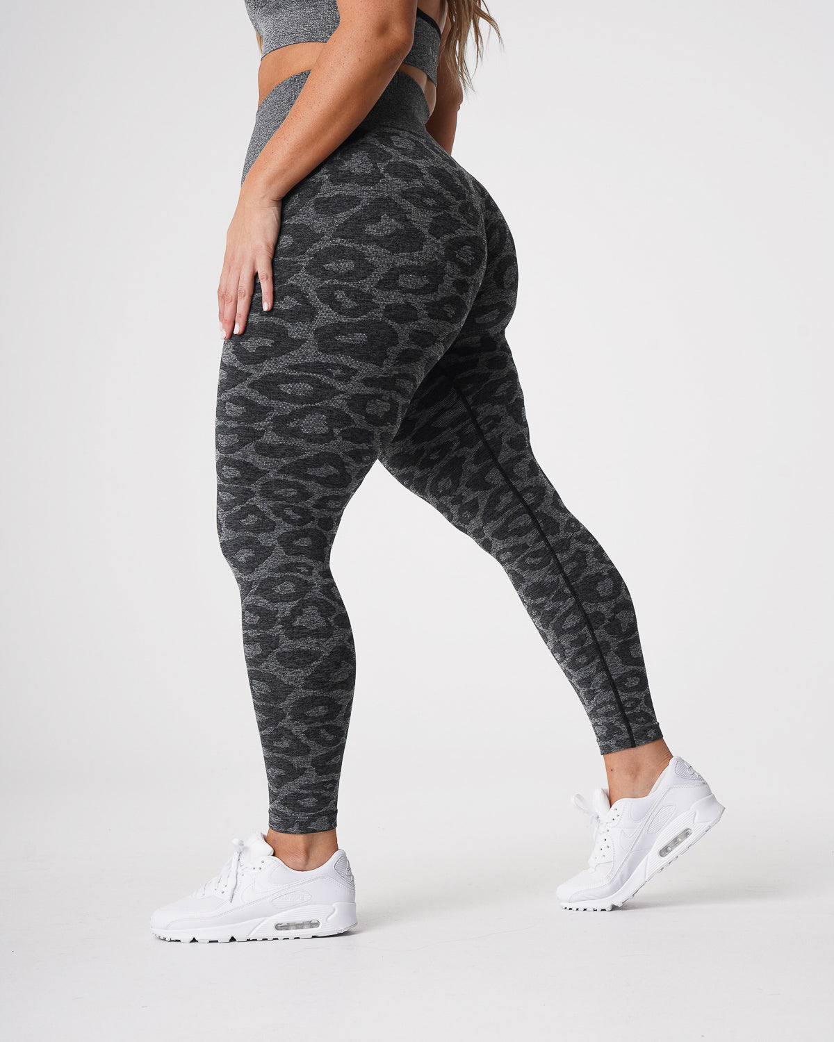 Women Black Speckled Leopard Seamless Leggings - NVGTN