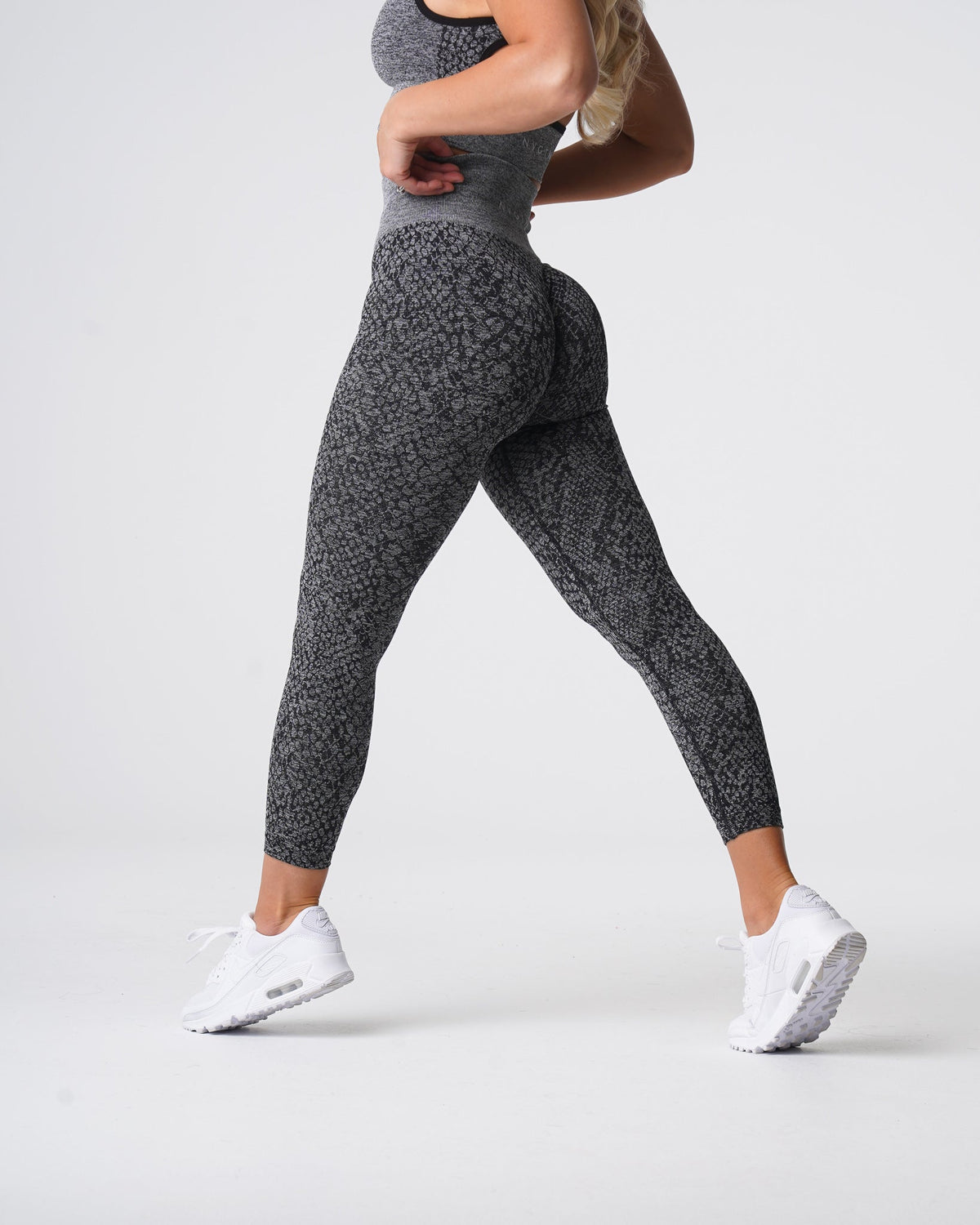 Women Black Speckled Snakeskin Seamless Leggings - NVGTN
