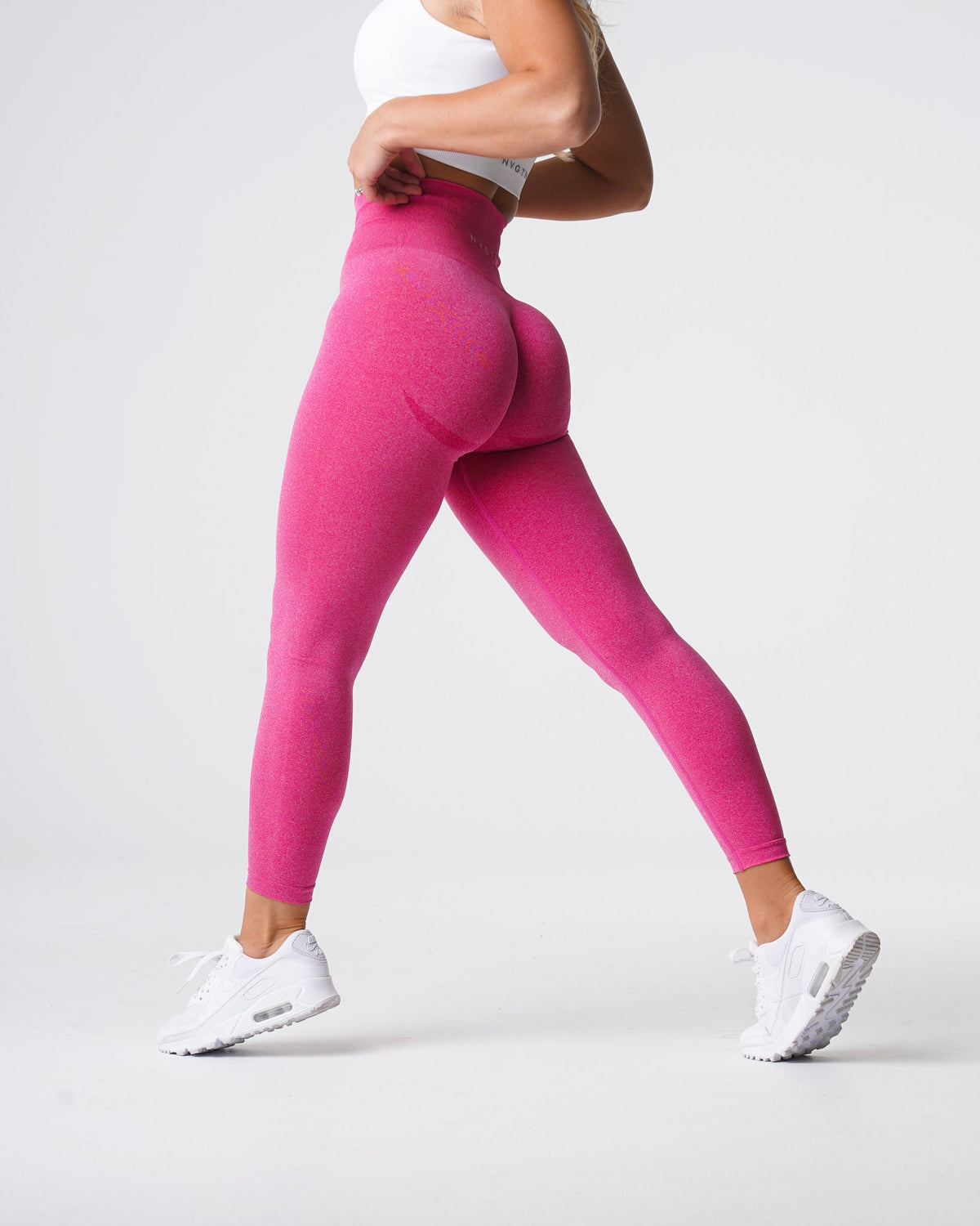 Women Fuchsia Curve Seamless Leggings - NVGTN
