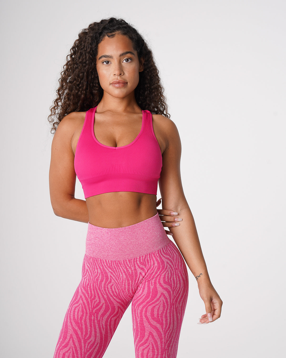 Women Fuchsia Galaxy Ribbed Seamless Bra - NVGTN