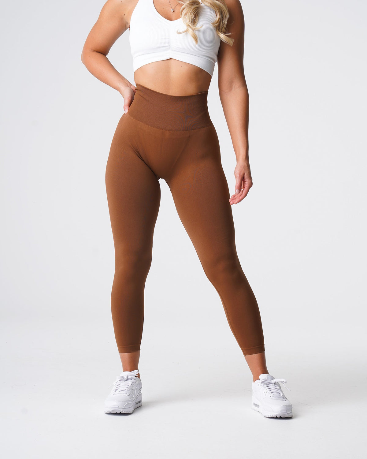 Women Caramel Solid Seamless Leggings - NVGTN