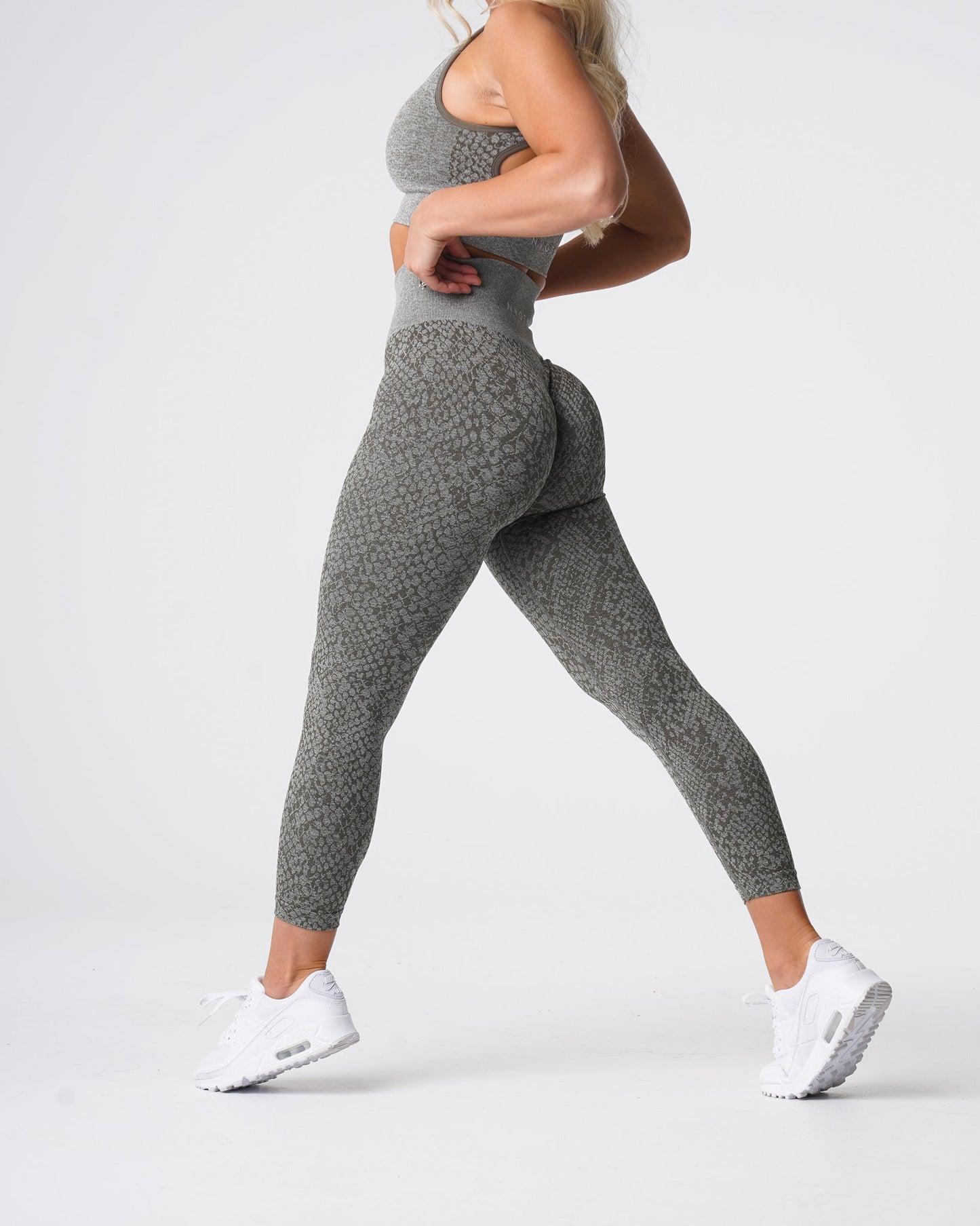 Women Khaki Green Snakeskin Seamless Leggings - NVGTN