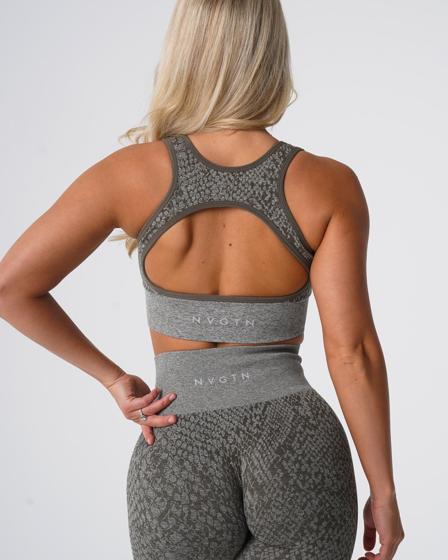 Women Khaki Green Snakeskin Eclipse Seamless Bra - NVGTN