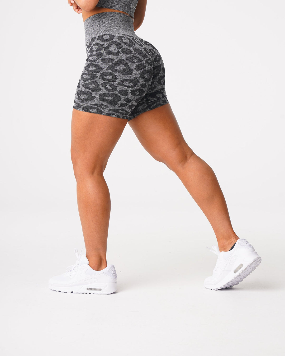 Women Black Speckled Leopard Seamless Shorts - NVGTN
