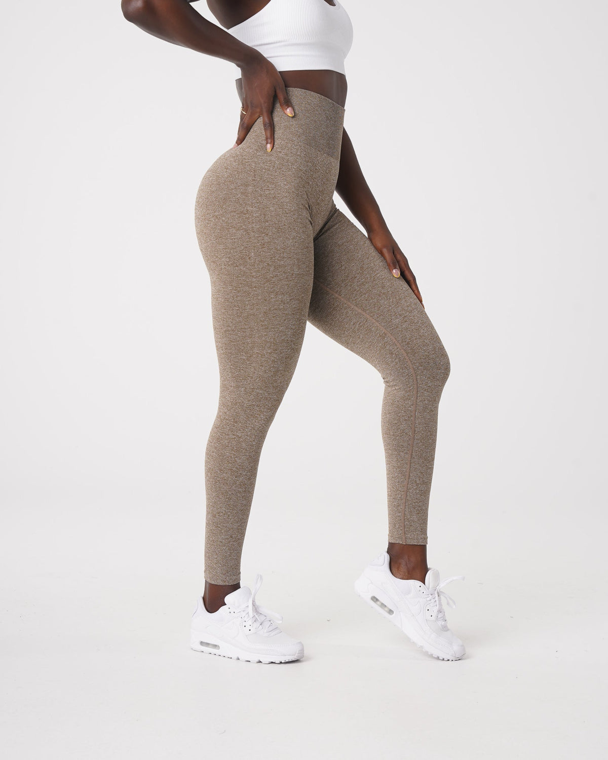 Women Mocha Scrunch Seamless Leggings - NVGTN