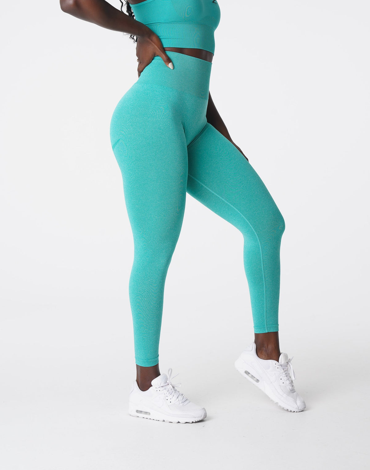 Women Turquoise Curve Seamless Leggings - NVGTN