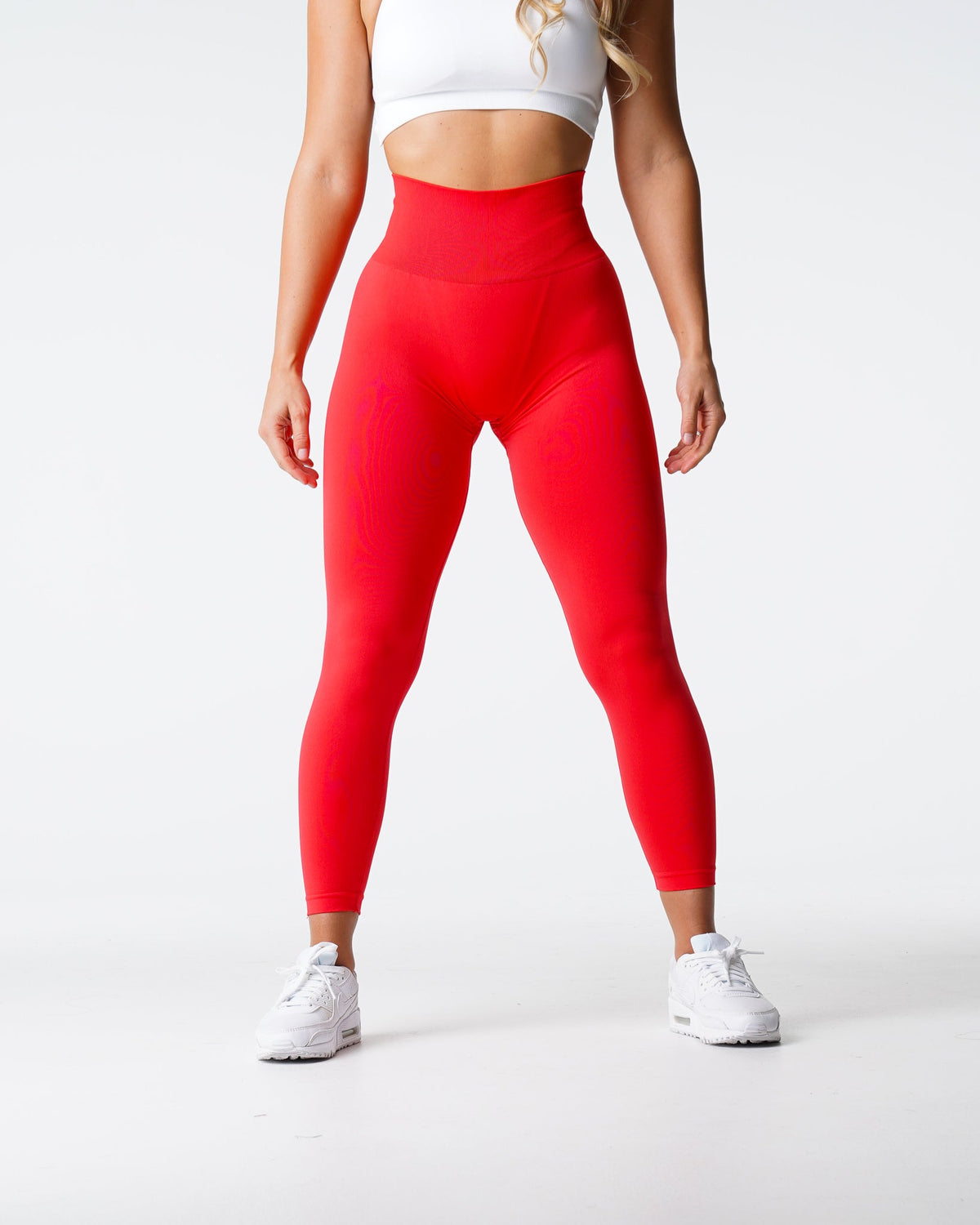 Women Scarlet Solid Seamless Leggings - NVGTN