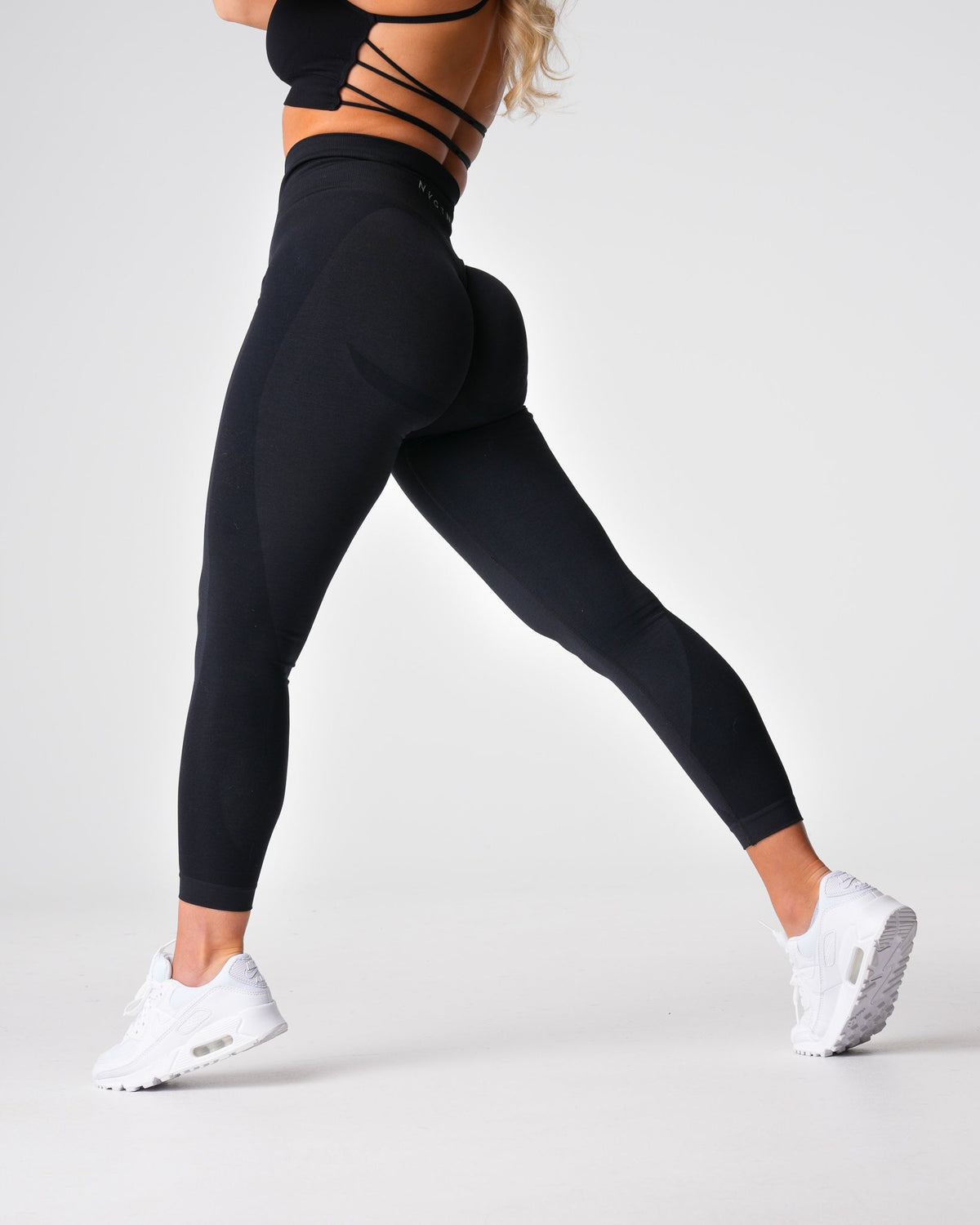 Women Black Contour 2.0 Seamless Leggings - NVGTN