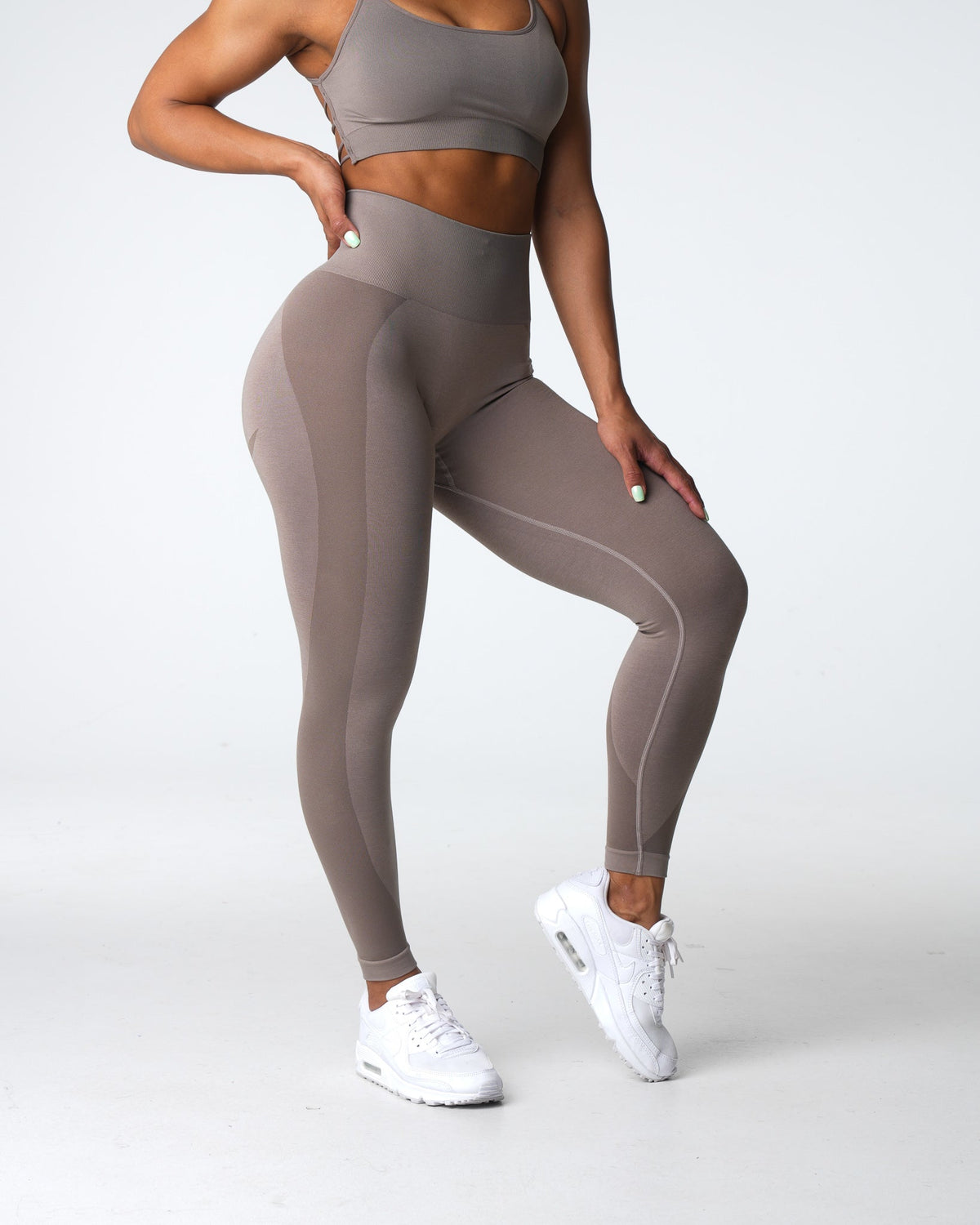 Women Taupe Contour 2.0 Seamless Leggings - NVGTN