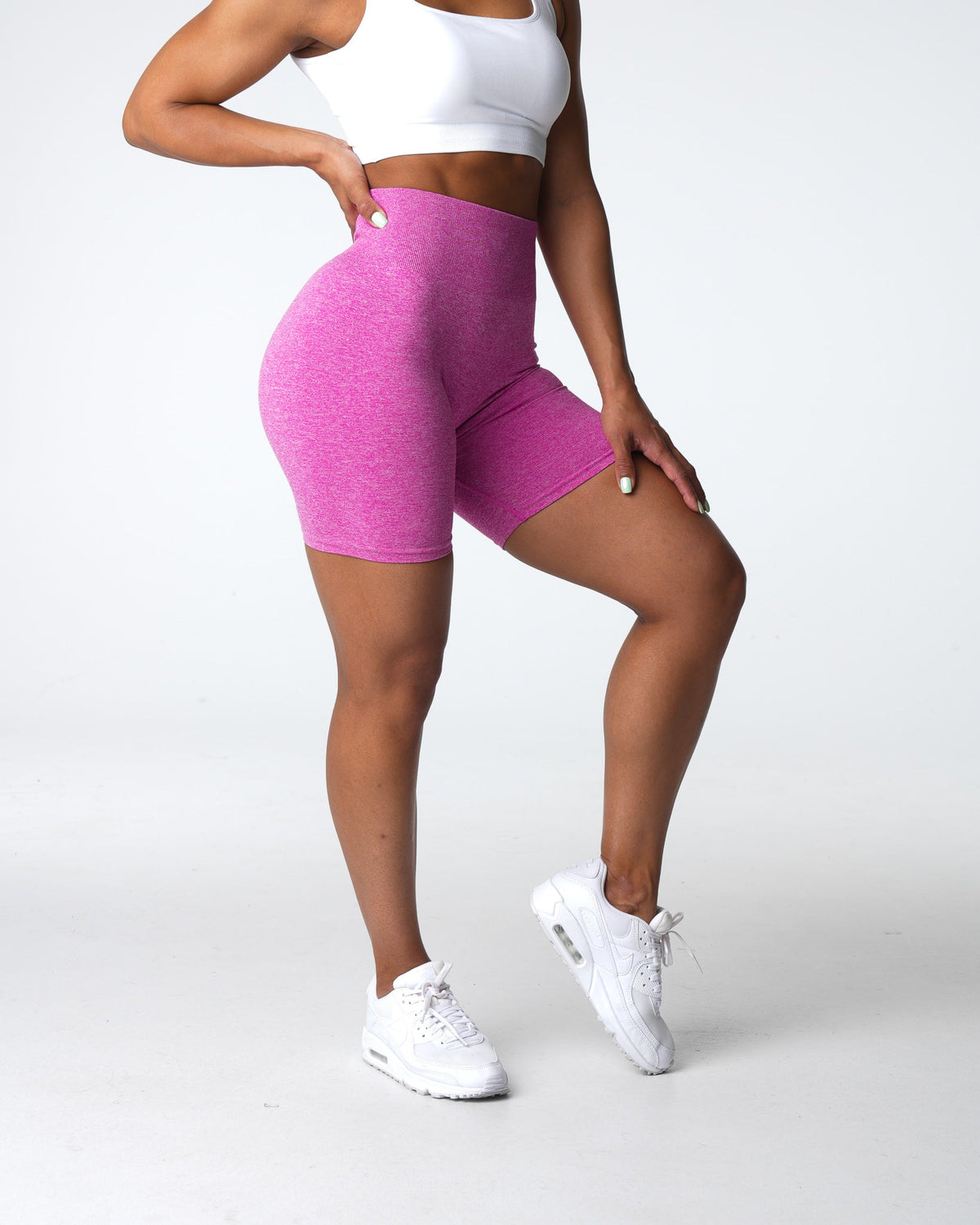 Women Maui Scrunch Seamless Shorts - NVGTN