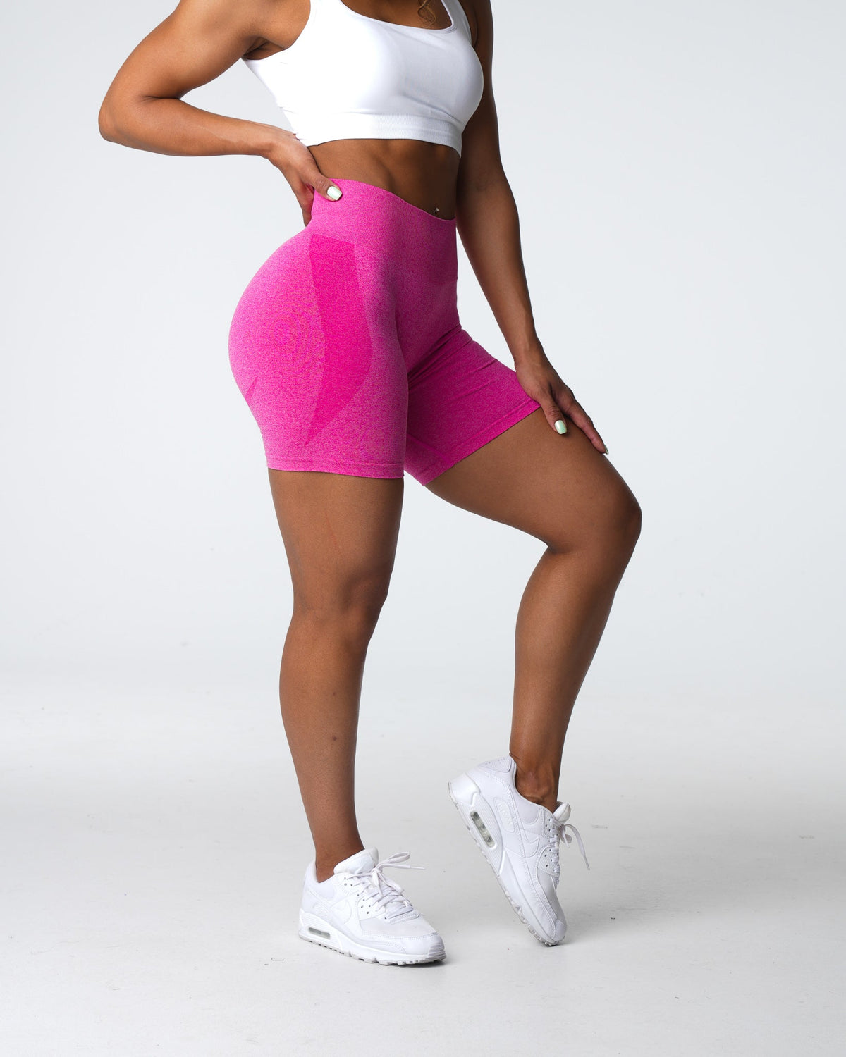 Women Fuchsia Contour Seamless Shorts - NVGTN