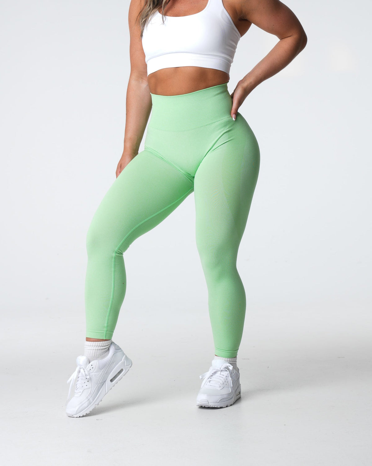 Women Pistachio Contour Seamless Leggings - NVGTN
