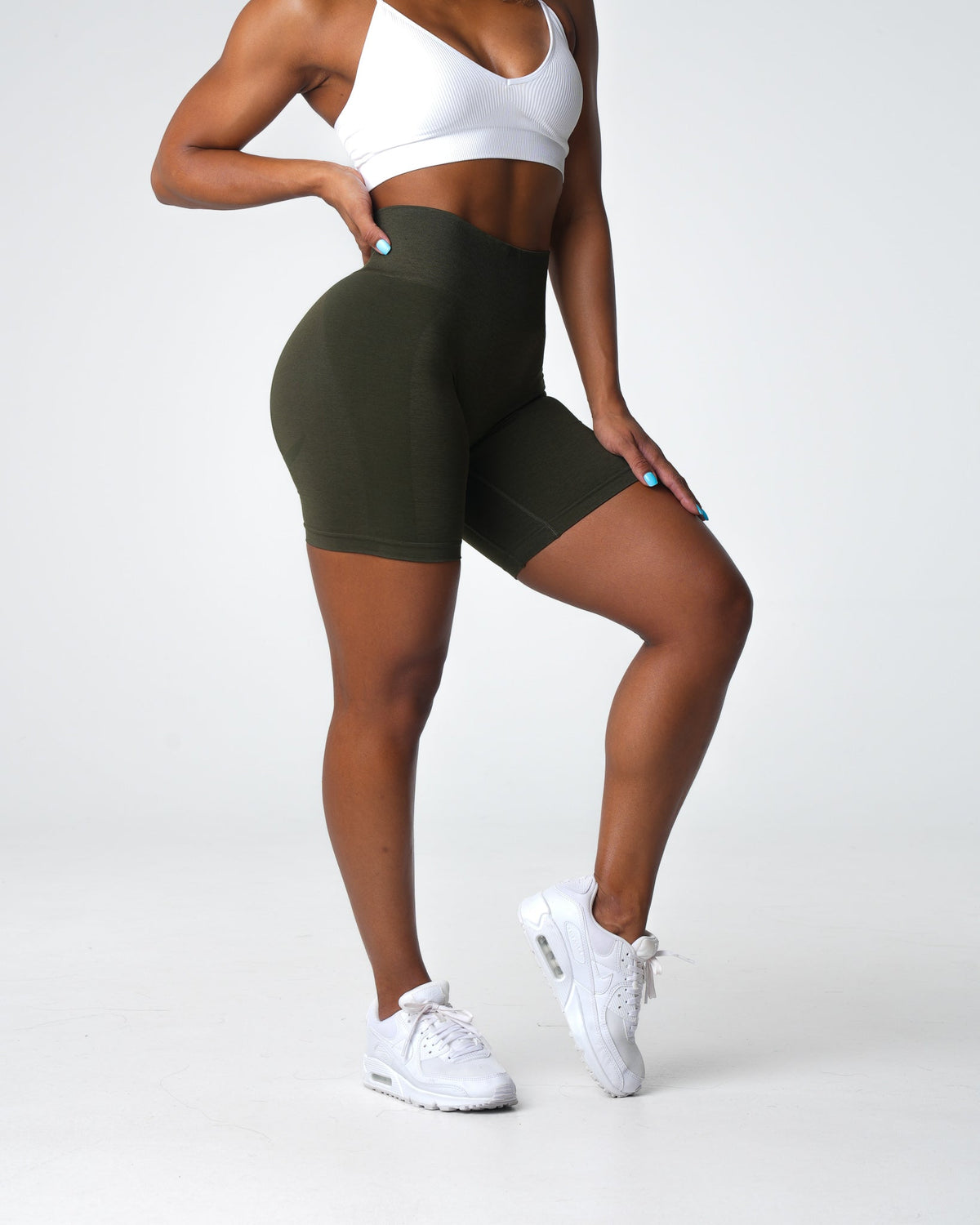 Women Olive Contour 2.0 Seamless Shorts - NVGTN