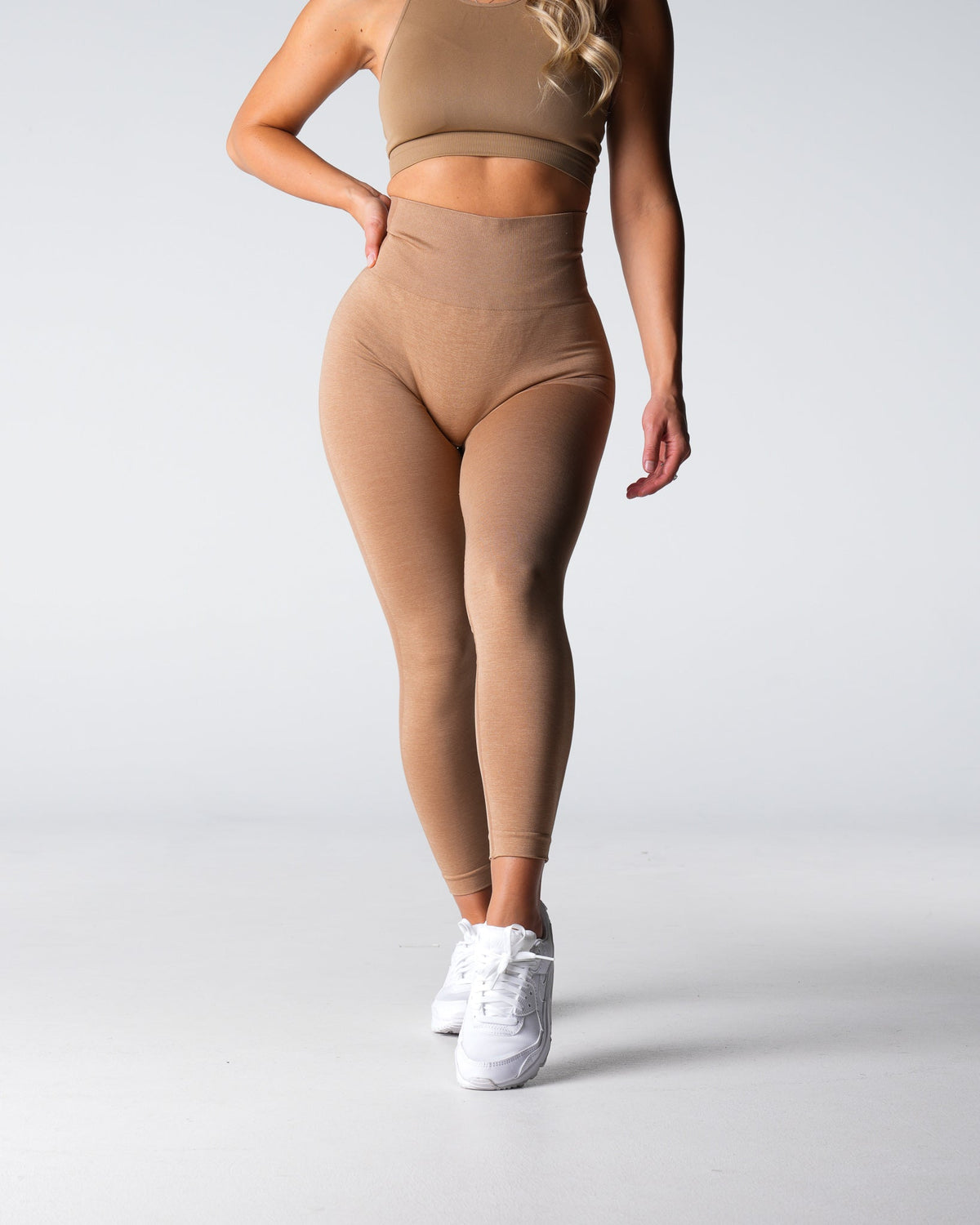 Women Beige Performance Seamless Leggings - NVGTN