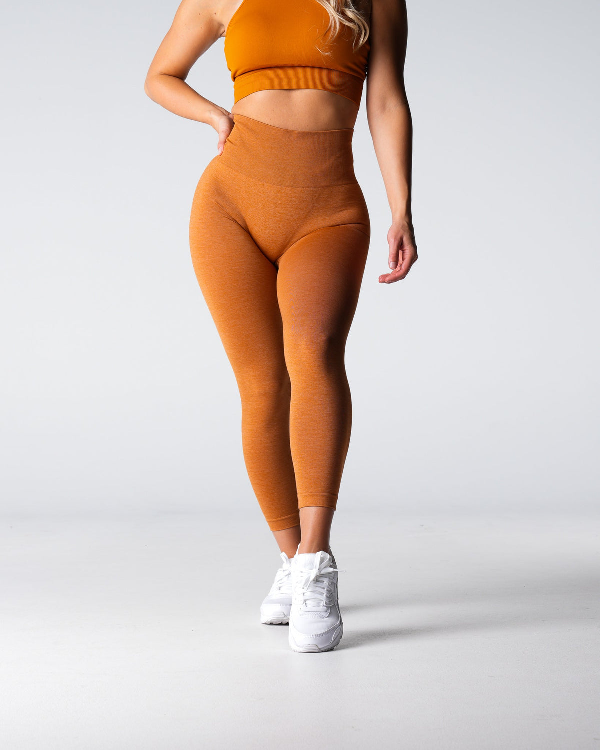 Women Terracotta Shape Seamless Leggings - NVGTN