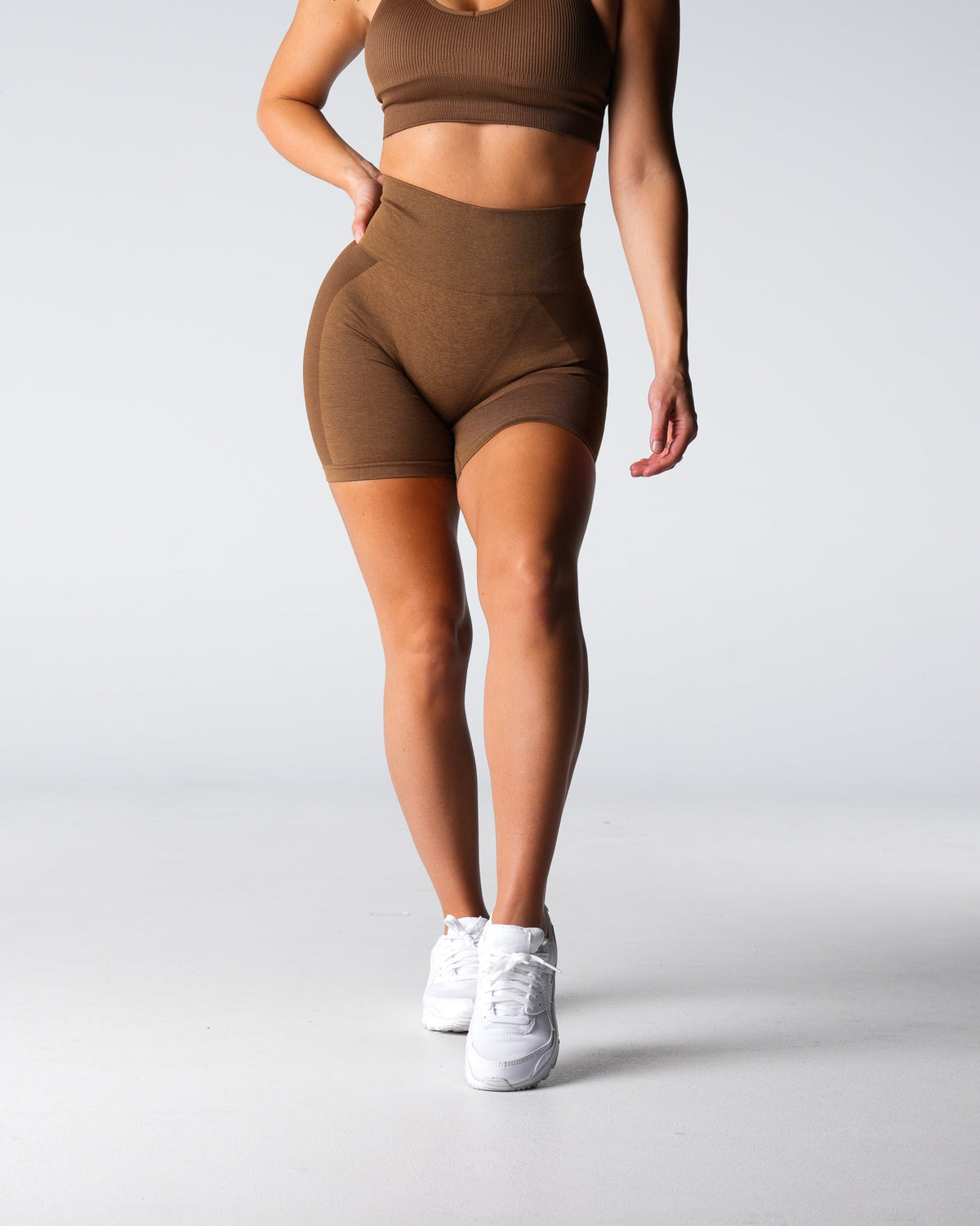Women Mocha Contour 2.0 Seamless Shorts - NVGTN