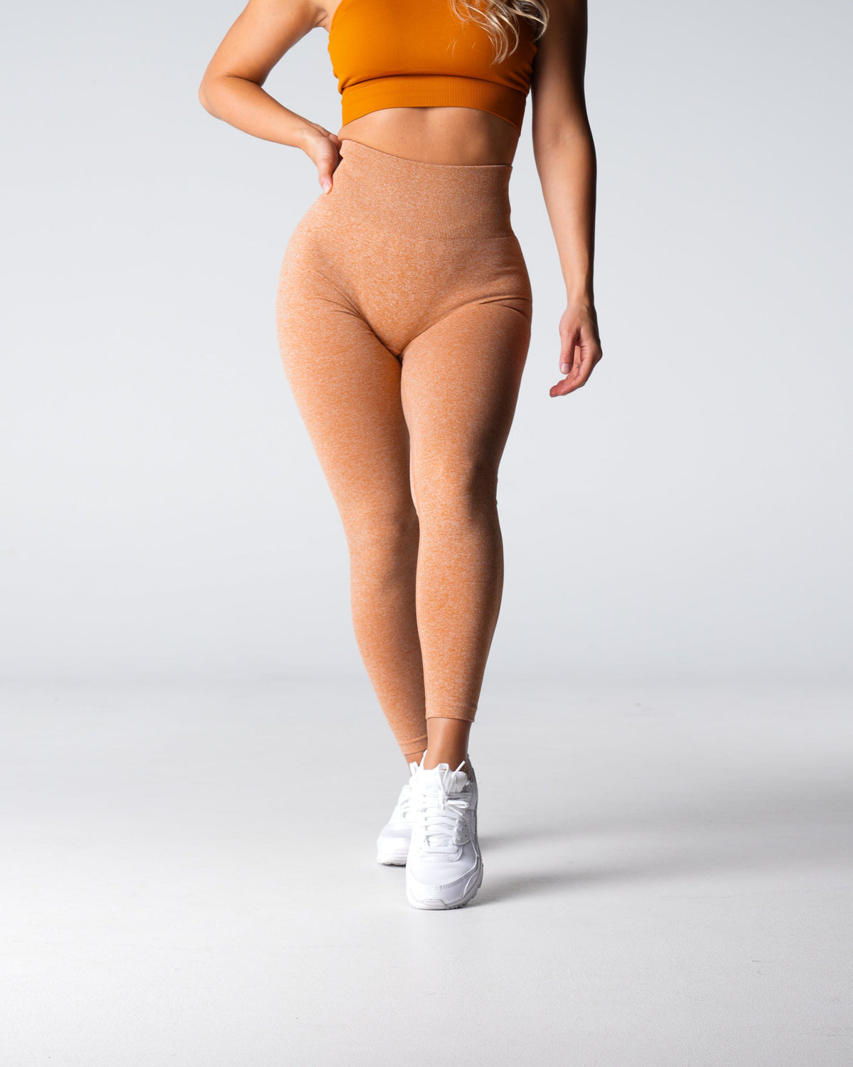 Women Terracotta Scrunch Seamless Leggings - NVGTN