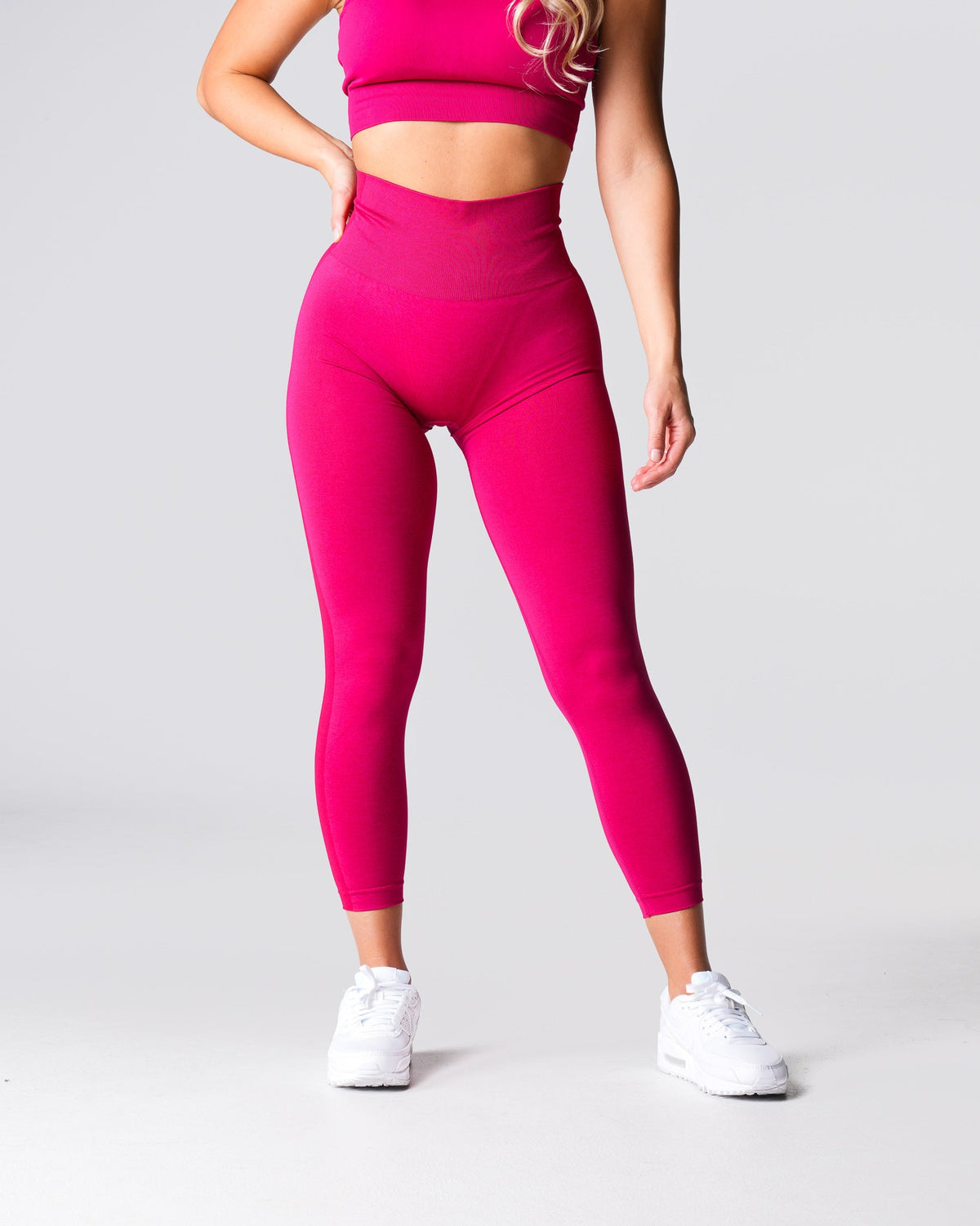 Women Winterberry Performance Seamless Leggings - NVGTN