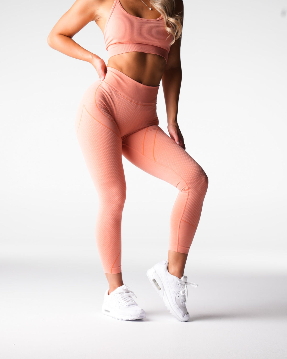 Women Peach Figure Seamless Leggings - NVGTN