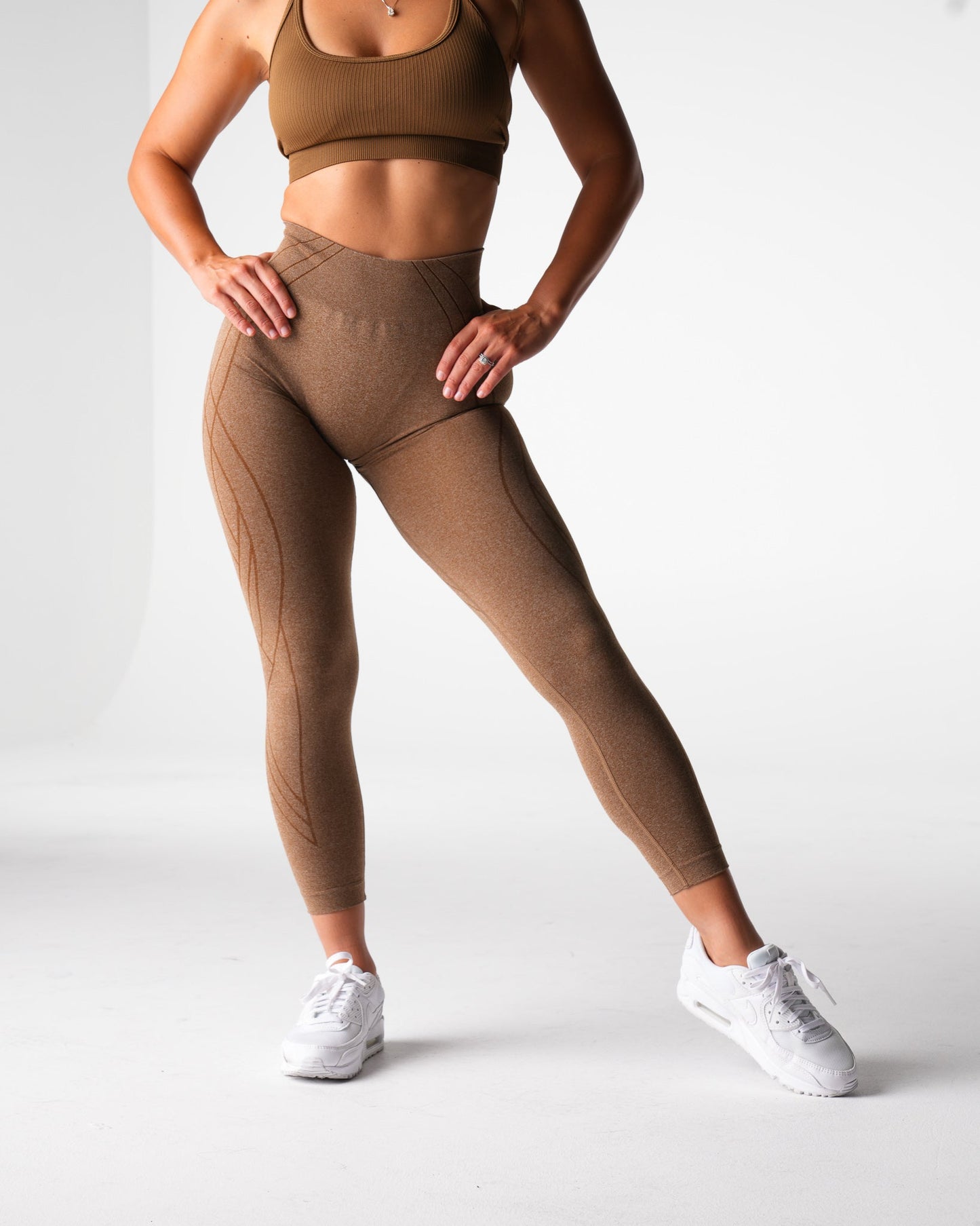 Women Mocha Geo Seamless Leggings - NVGTN