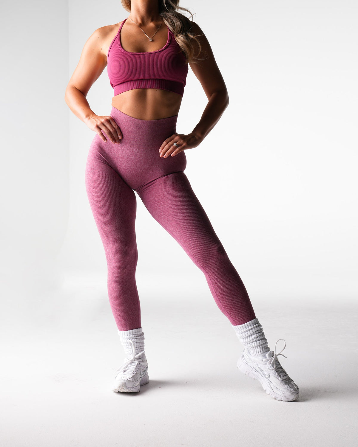 Women Maroon Lift Seamless Leggings - NVGTN