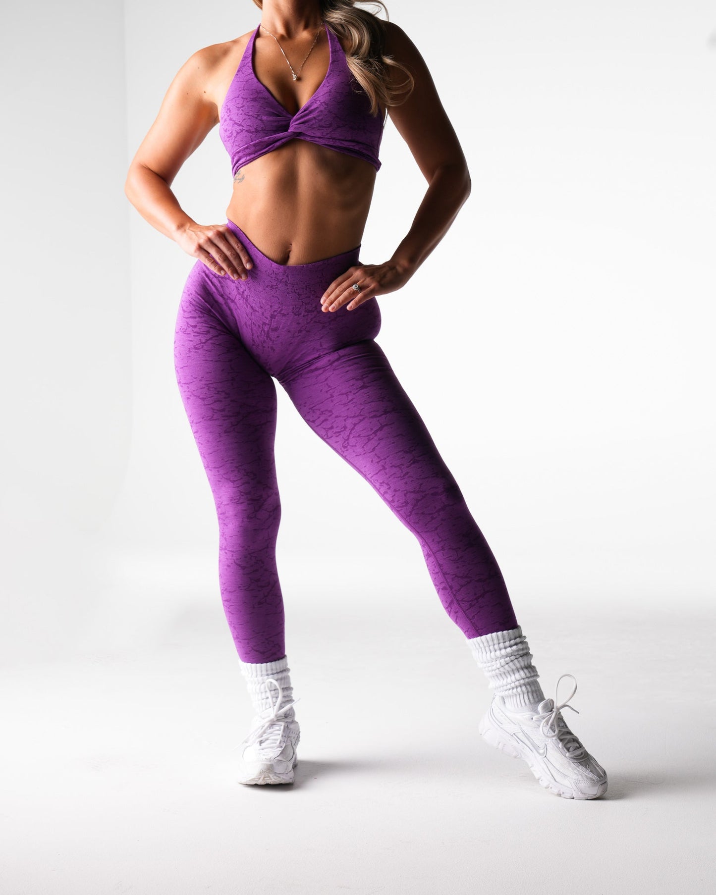 Women Ultraviolet Breakthrough Seamless Leggings - NVGTN