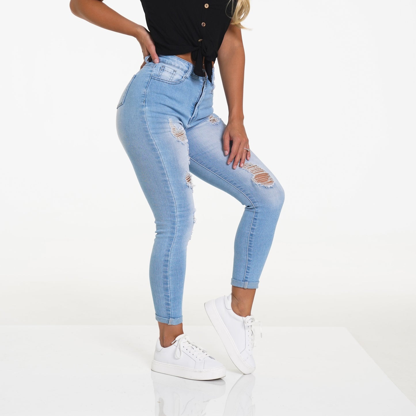 Women Navishape Light Wash Ripped Jeans - NVGTN