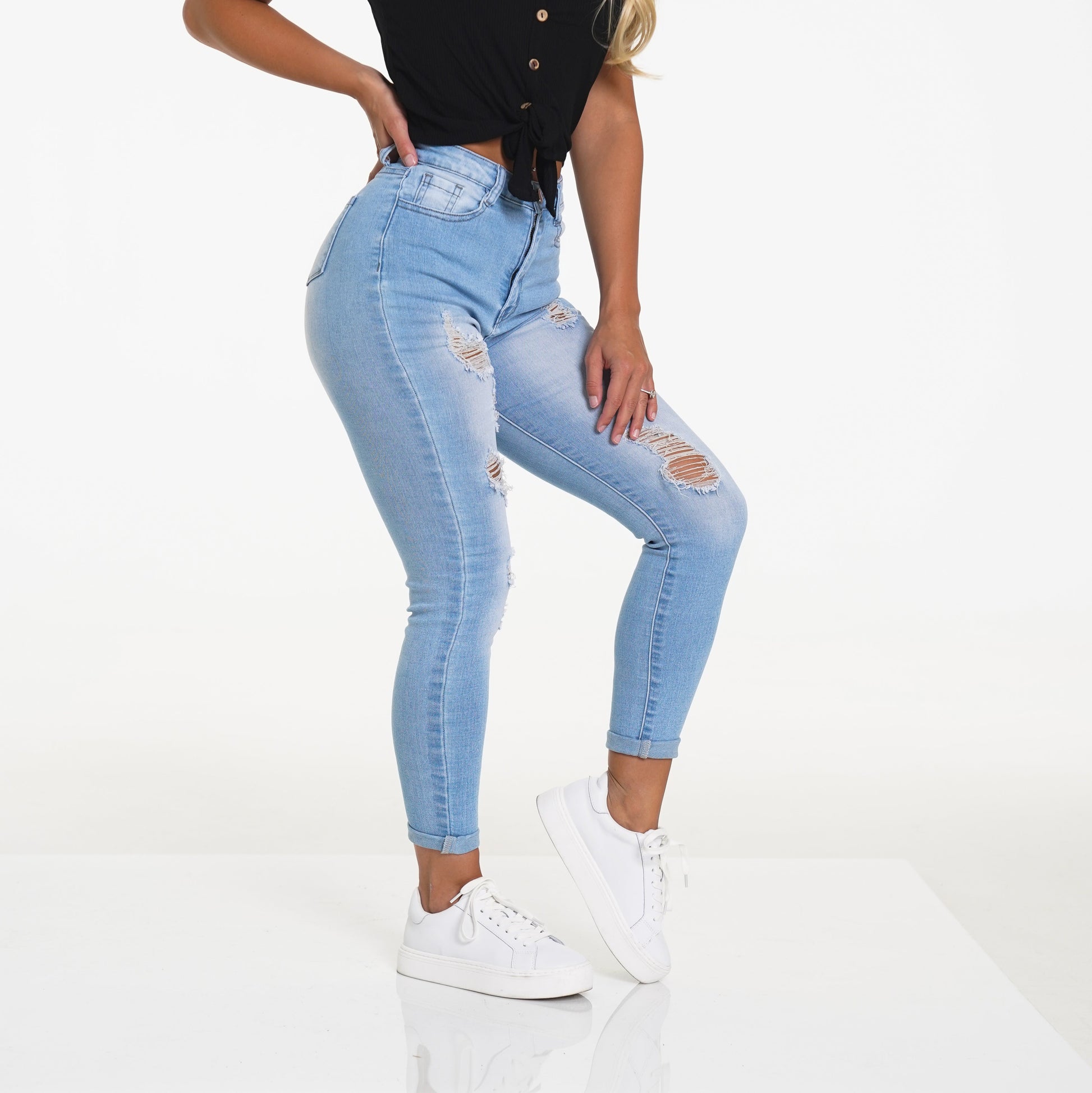 Women Navishape Light Wash Ripped Jeans - NVGTN