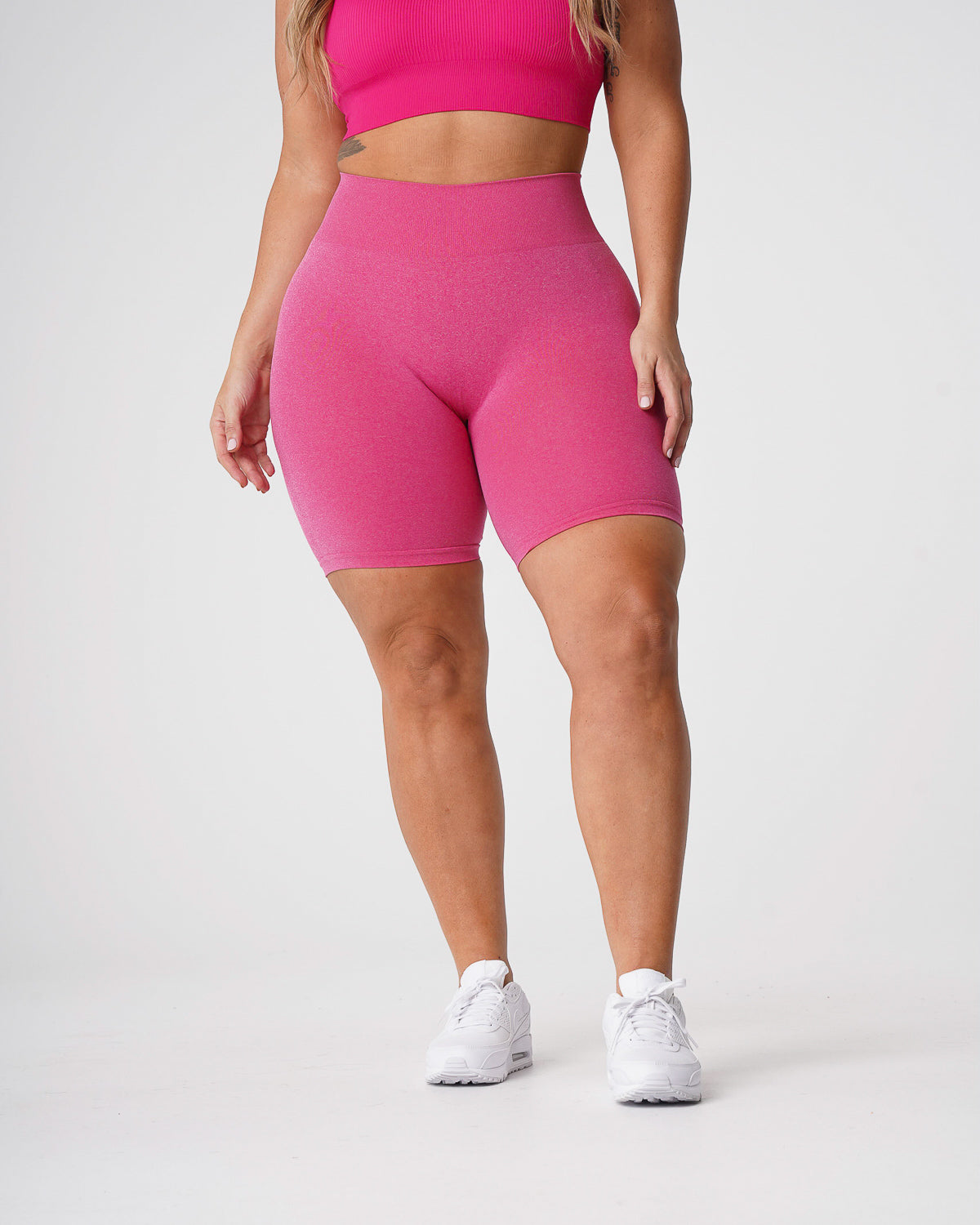 Women Fuchsia Pro Seamless Shorts - NVGTN