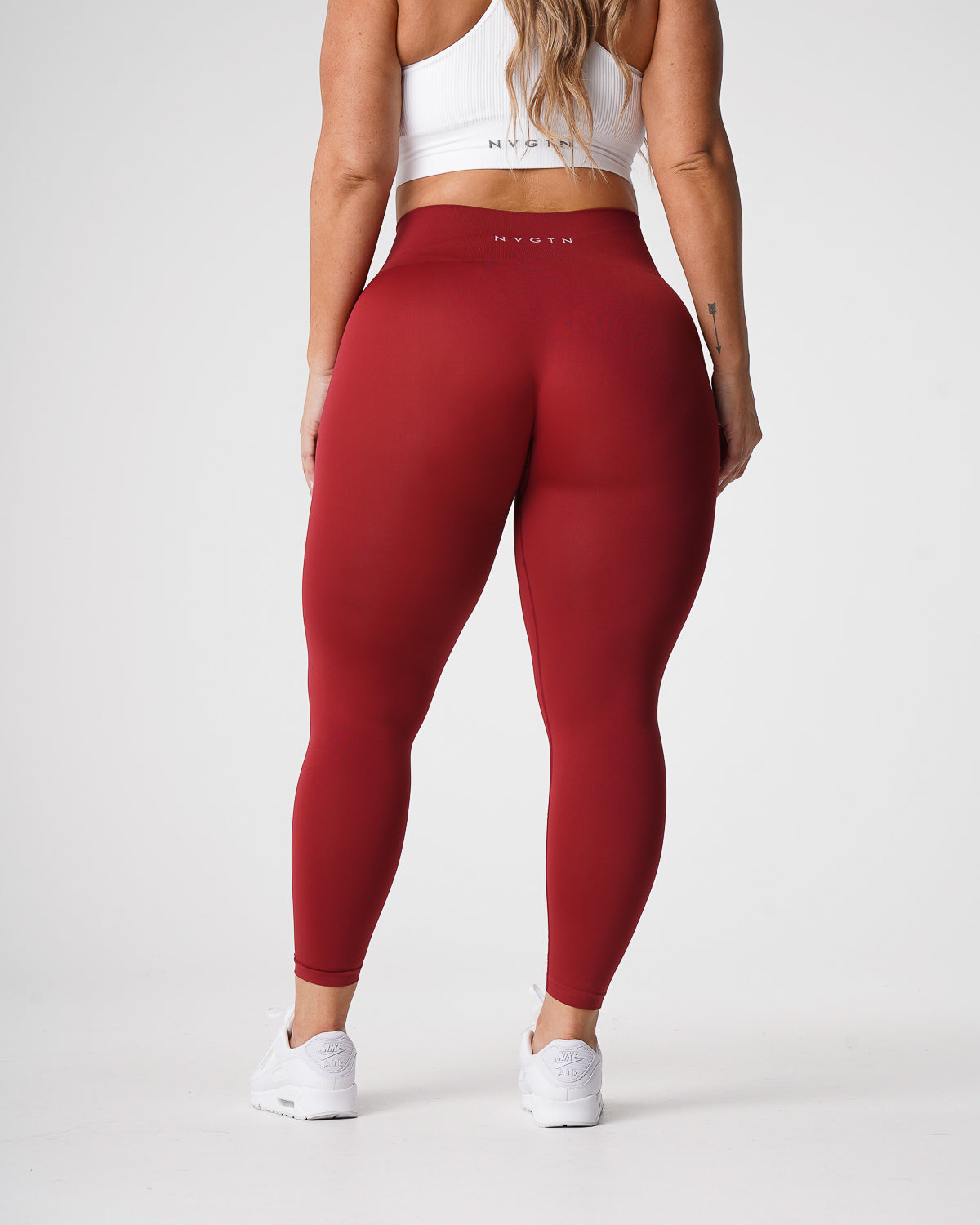 Women Carmine Solid Seamless Leggings - NVGTN