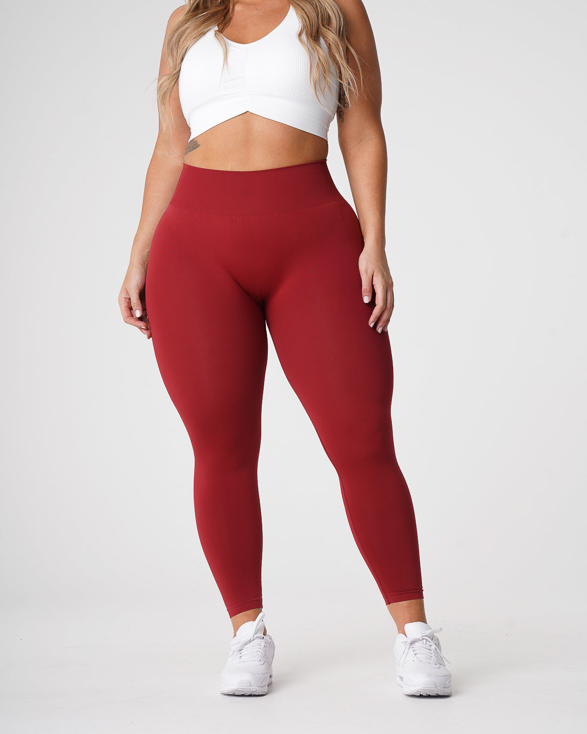 Women Carmine Solid Seamless Leggings - NVGTN