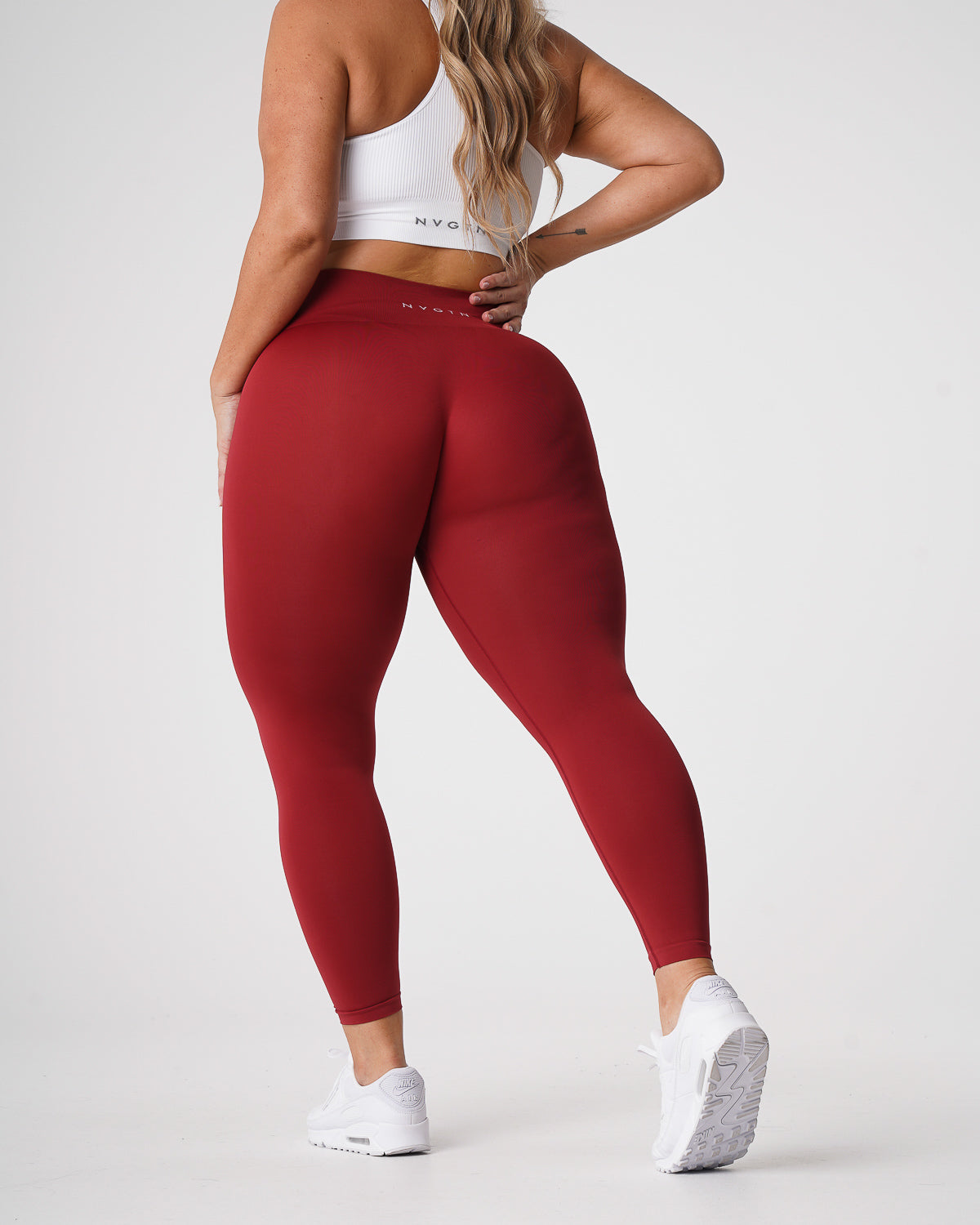 Women Carmine Solid Seamless Leggings - NVGTN