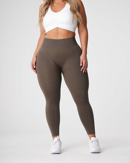 Women Olive Solid Seamless Leggings - NVGTN