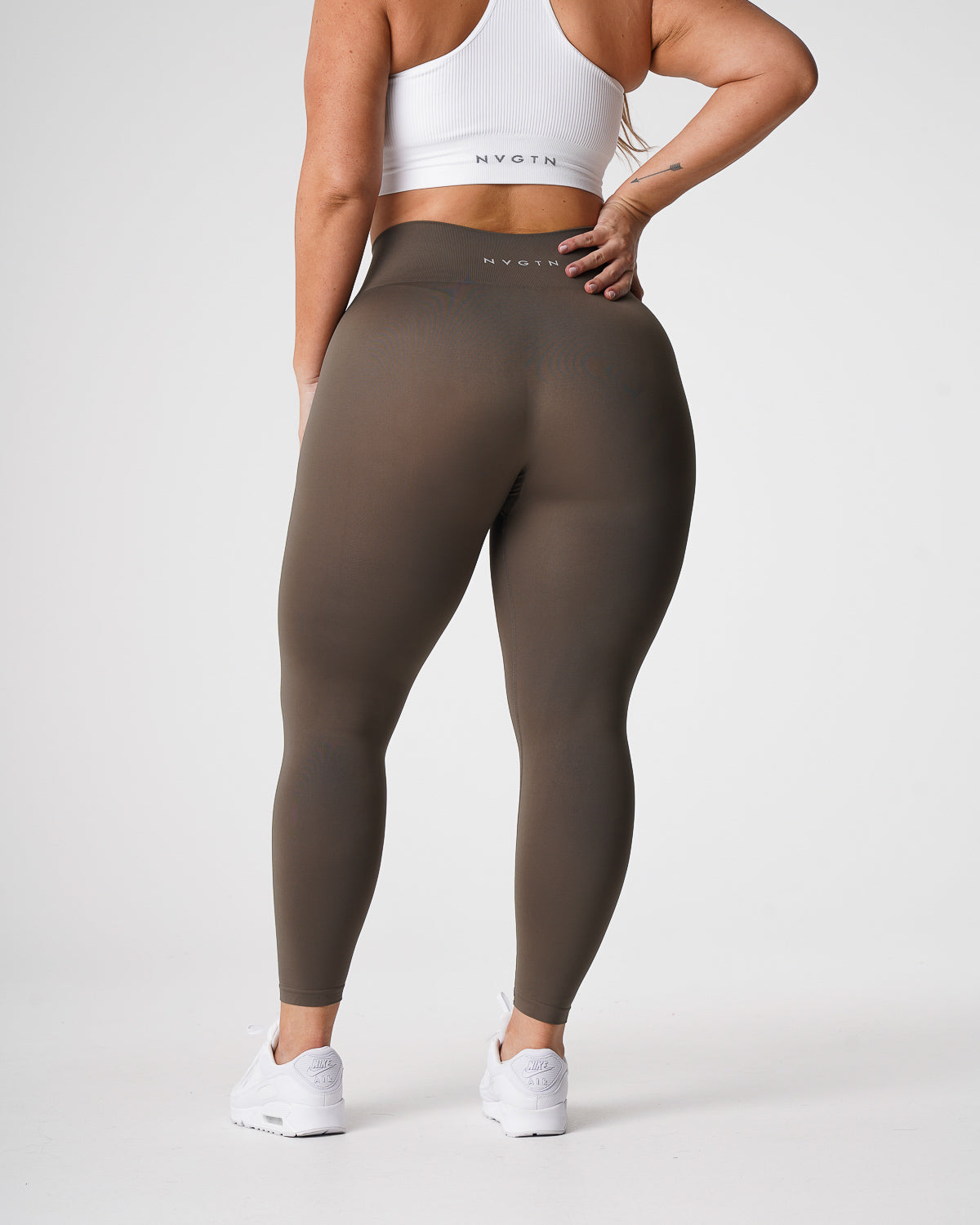 Women Olive Solid Seamless Leggings - NVGTN