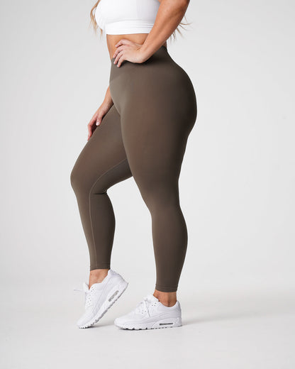 Women Olive Solid Seamless Leggings - NVGTN