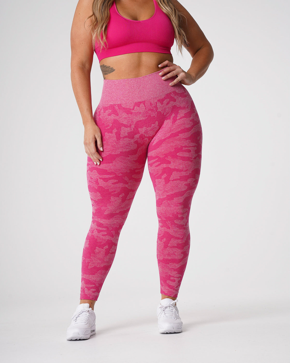 Women Fuchsia Camo Seamless Leggings - NVGTN