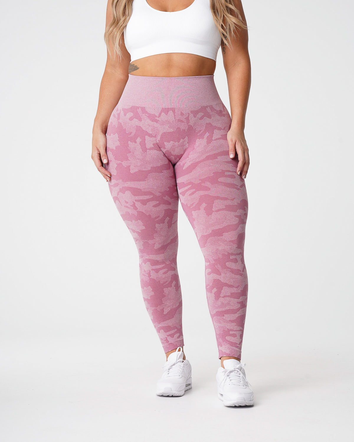 Women Pastel Pink Camo Seamless Leggings - NVGTN