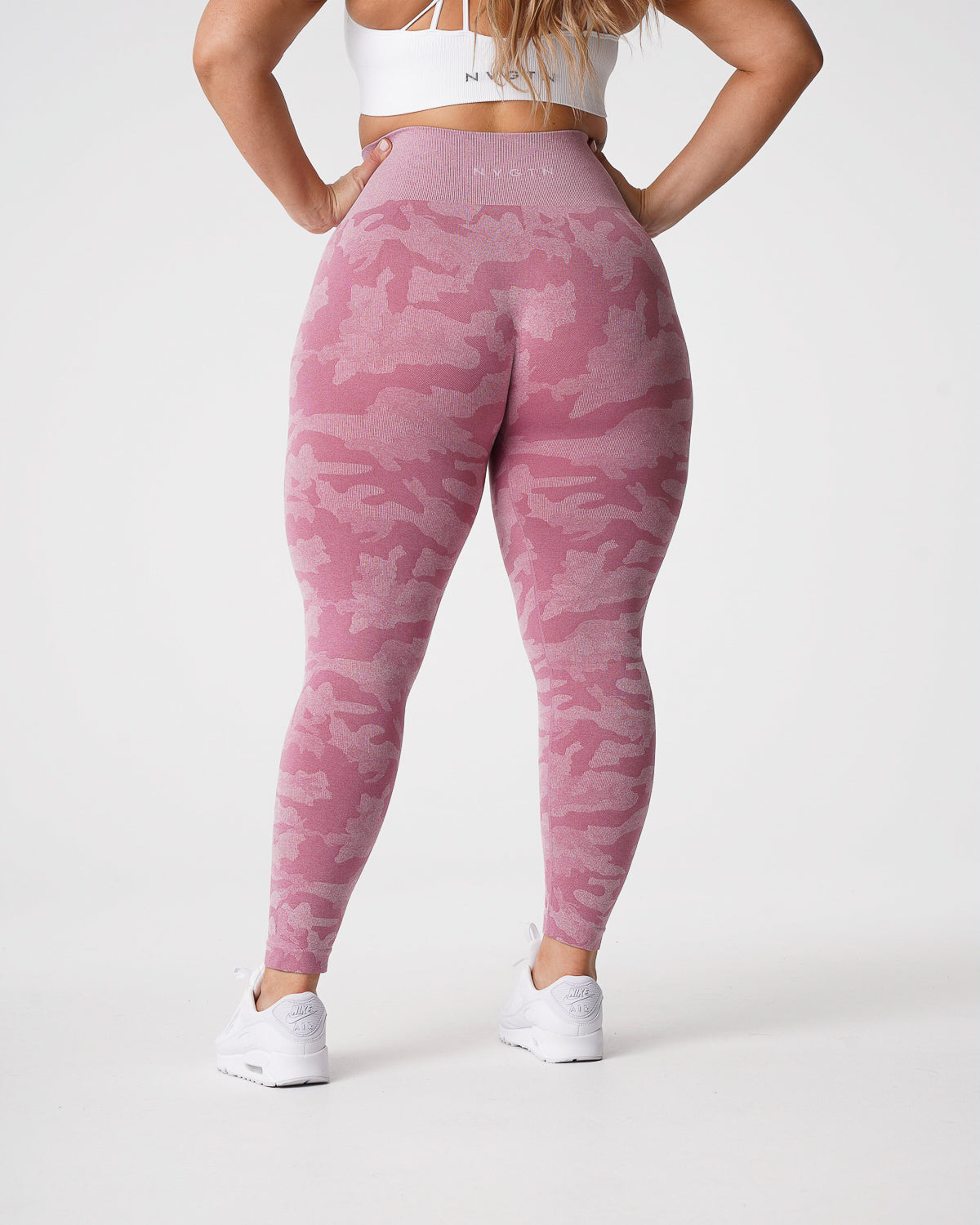 Women Pastel Pink Camo Seamless Leggings - NVGTN