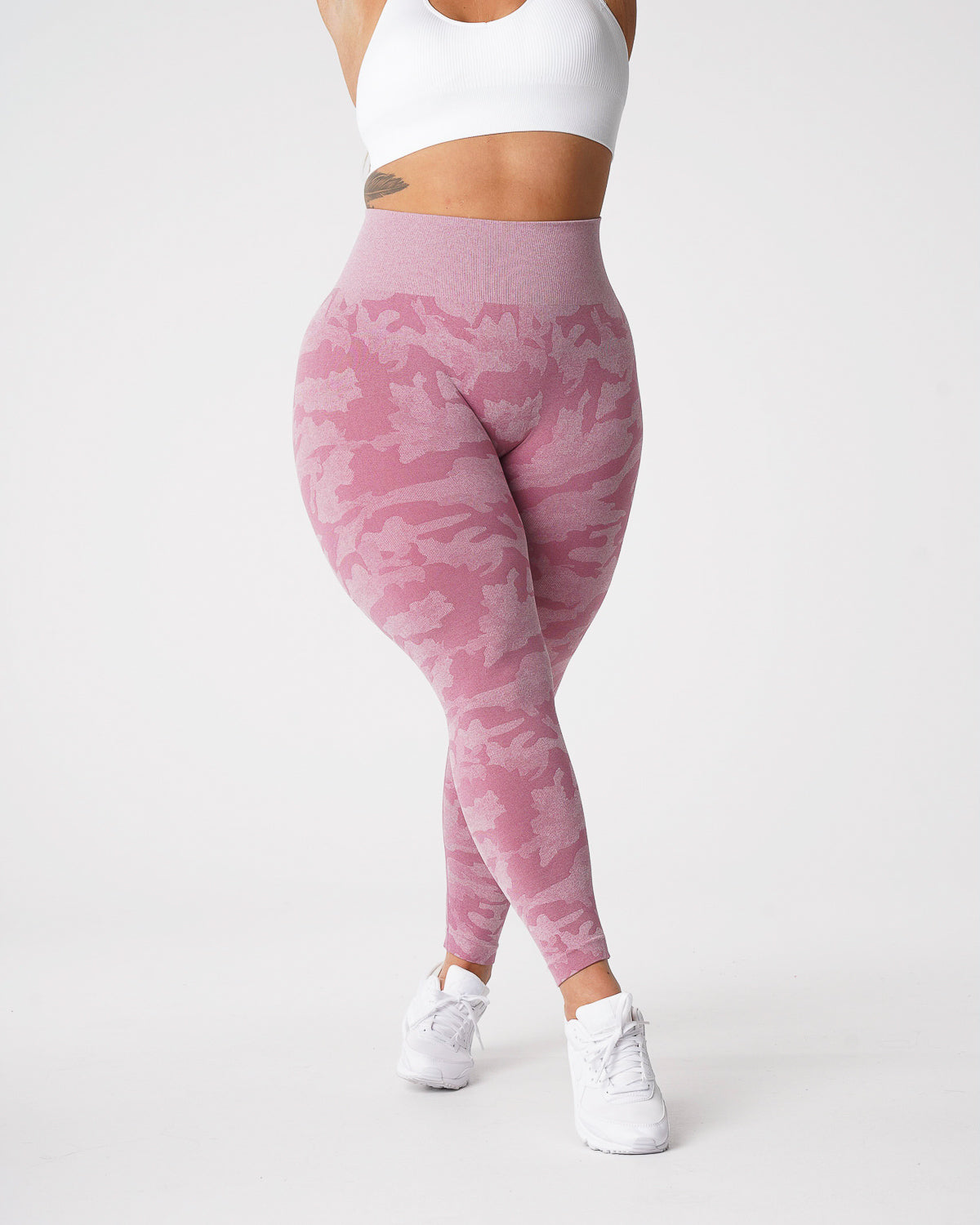 Women Pastel Pink Camo Seamless Leggings - NVGTN