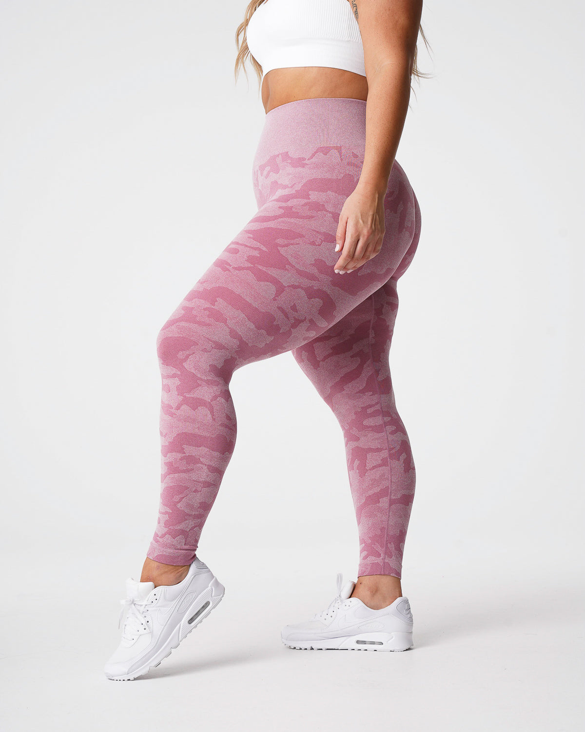 Women Pastel Pink Camo Seamless Leggings - NVGTN