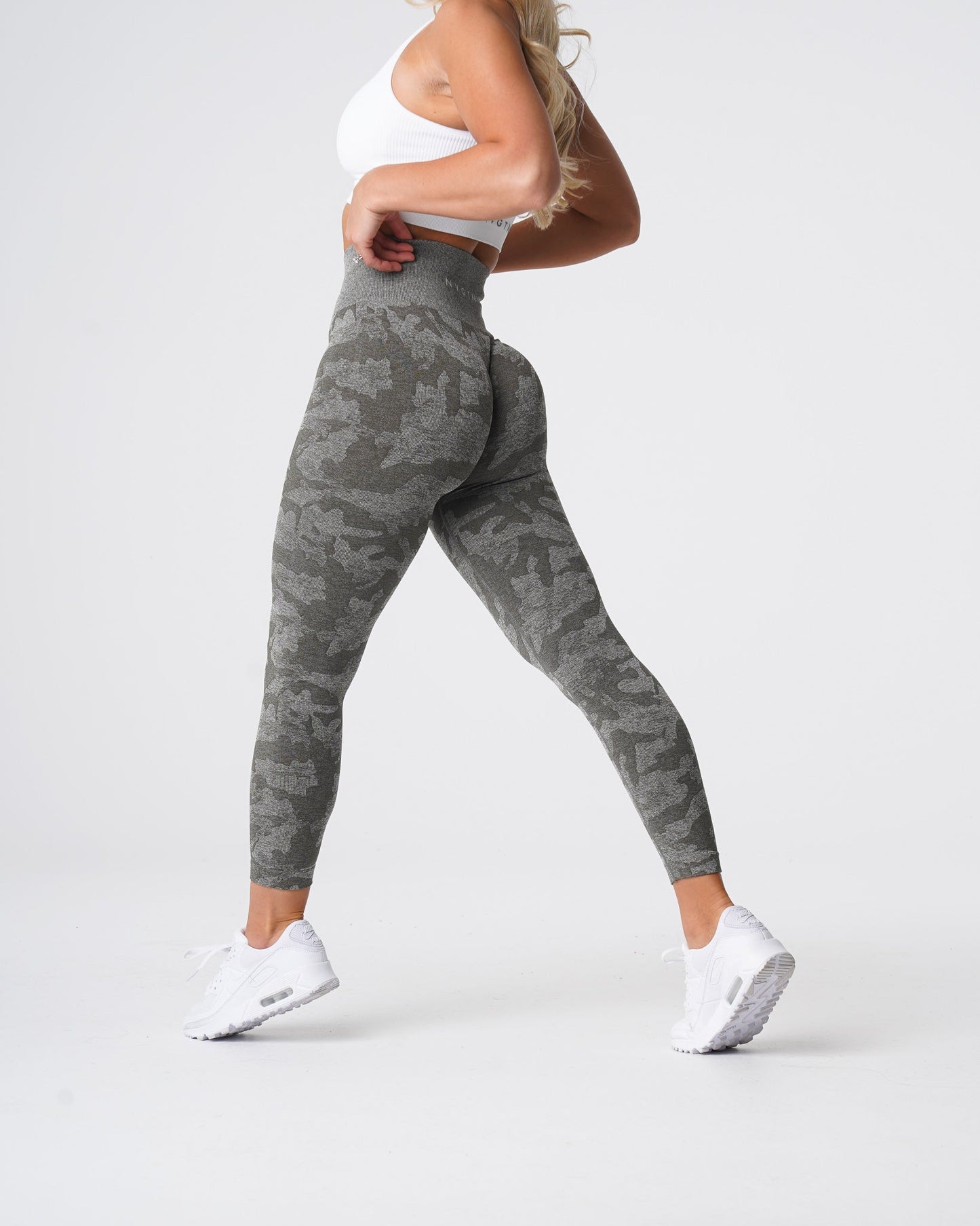 Women Khaki Green Camo Seamless Leggings - NVGTN