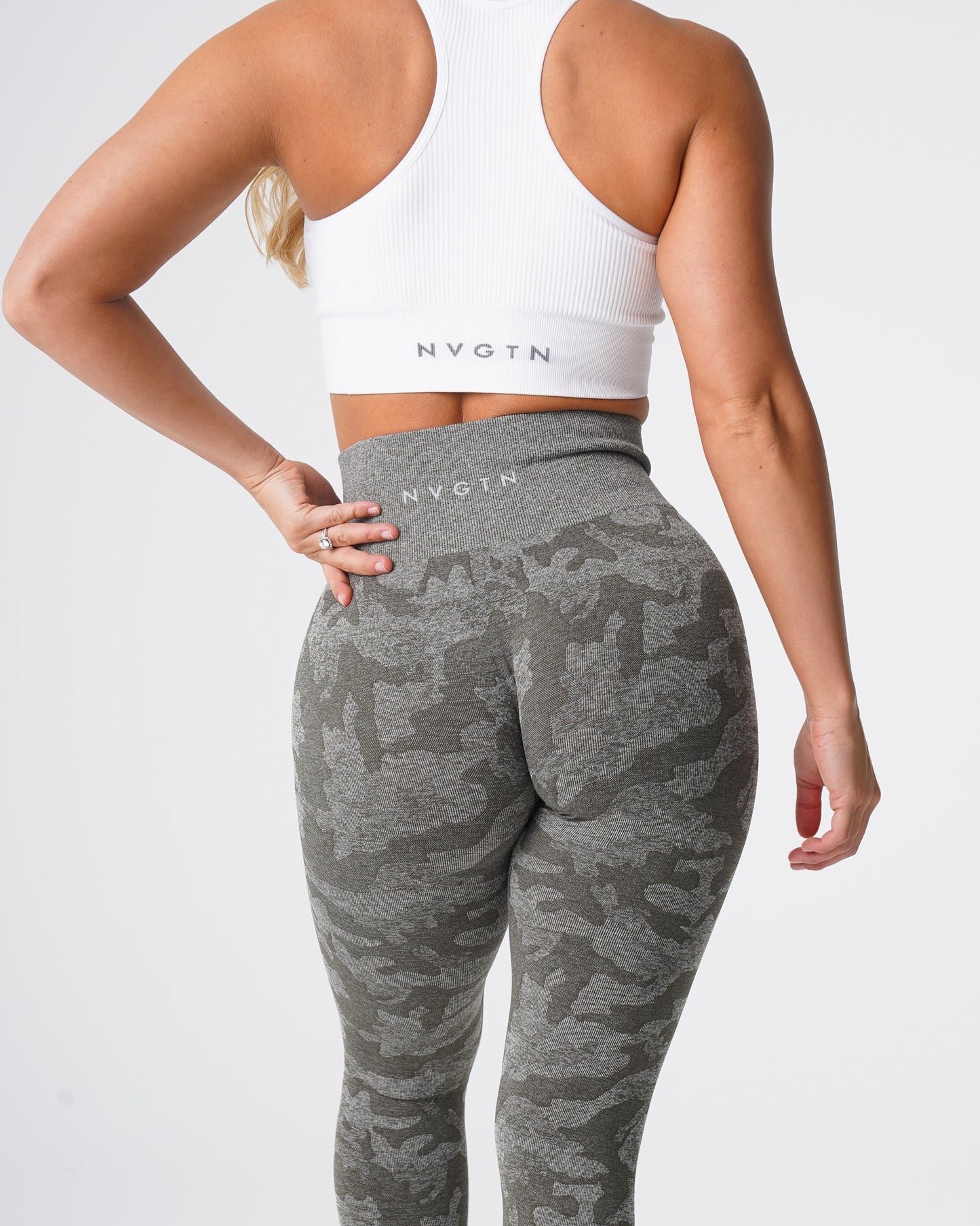 Women Khaki Green Camo Seamless Leggings - NVGTN