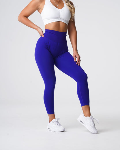 Women Cobalt Solid Seamless Leggings - NVGTN
